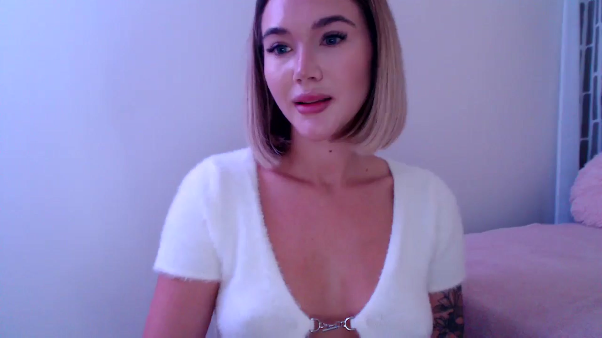 Gallery image thumbnail from HolyMeow's myfreecams stream on, 10/08/2025, 24:21 image 8 of 20