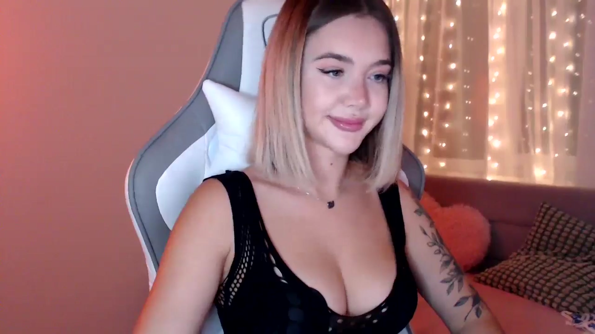 Gallery image thumbnail from HolyMeow's myfreecams stream on, 10/24/2025, 21:25 image 8 of 20