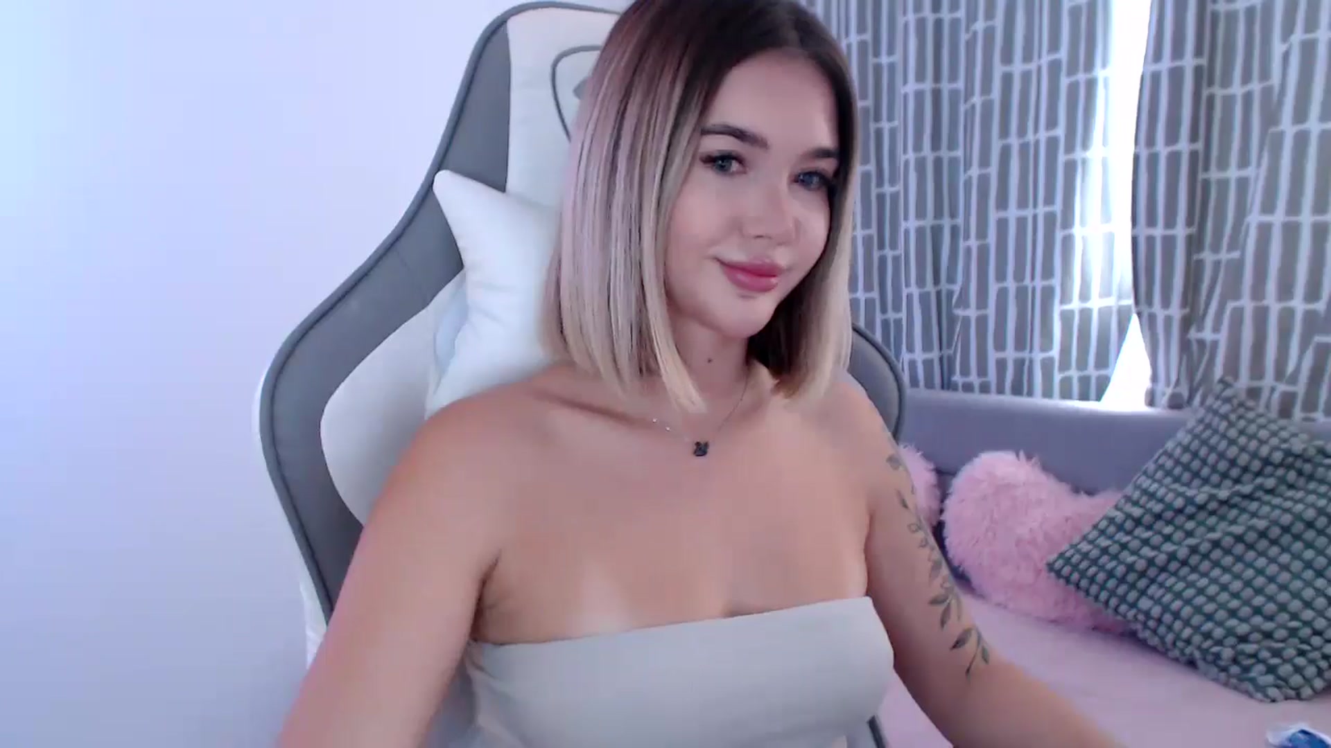 Gallery image thumbnail from HolyMeow's myfreecams stream on, 10/26/2025, 05:50 image 6 of 20