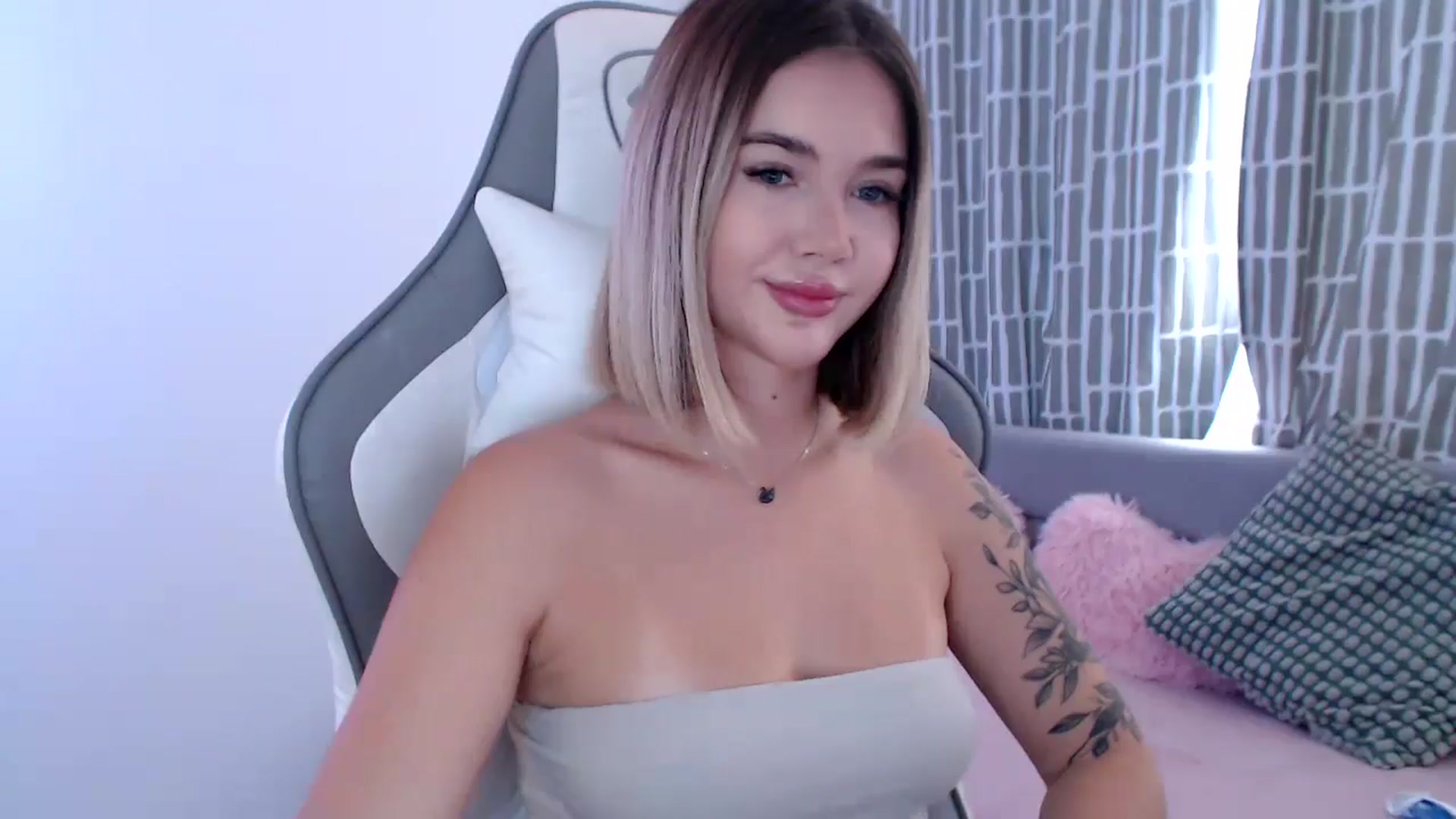 Gallery image thumbnail from HolyMeow's myfreecams stream on, 10/26/2025, 05:50 image 7 of 20