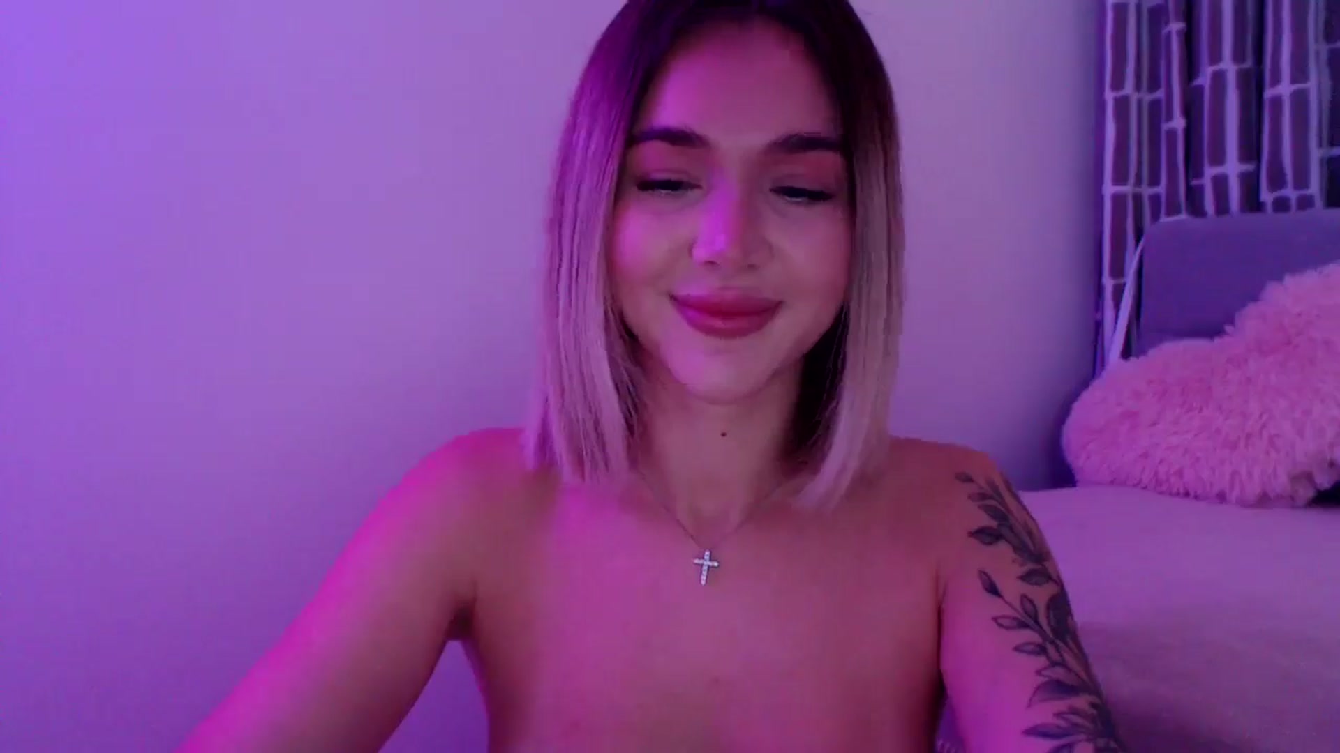 Gallery image thumbnail from HolyMeow's myfreecams stream on, 11/16/2025, 23:54 image 6 of 20