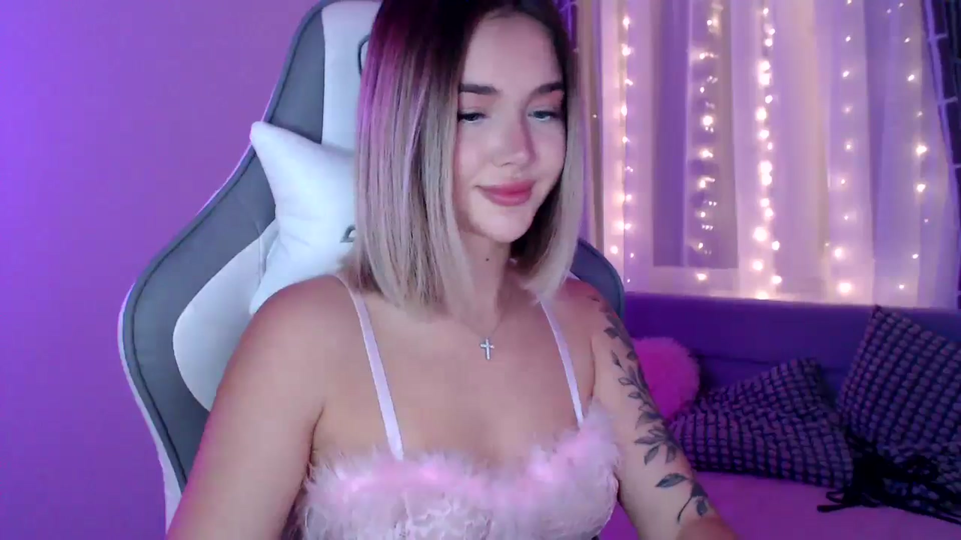 Gallery image thumbnail from HolyMeow's myfreecams stream on, 11/16/2025, 23:54 image 15 of 20