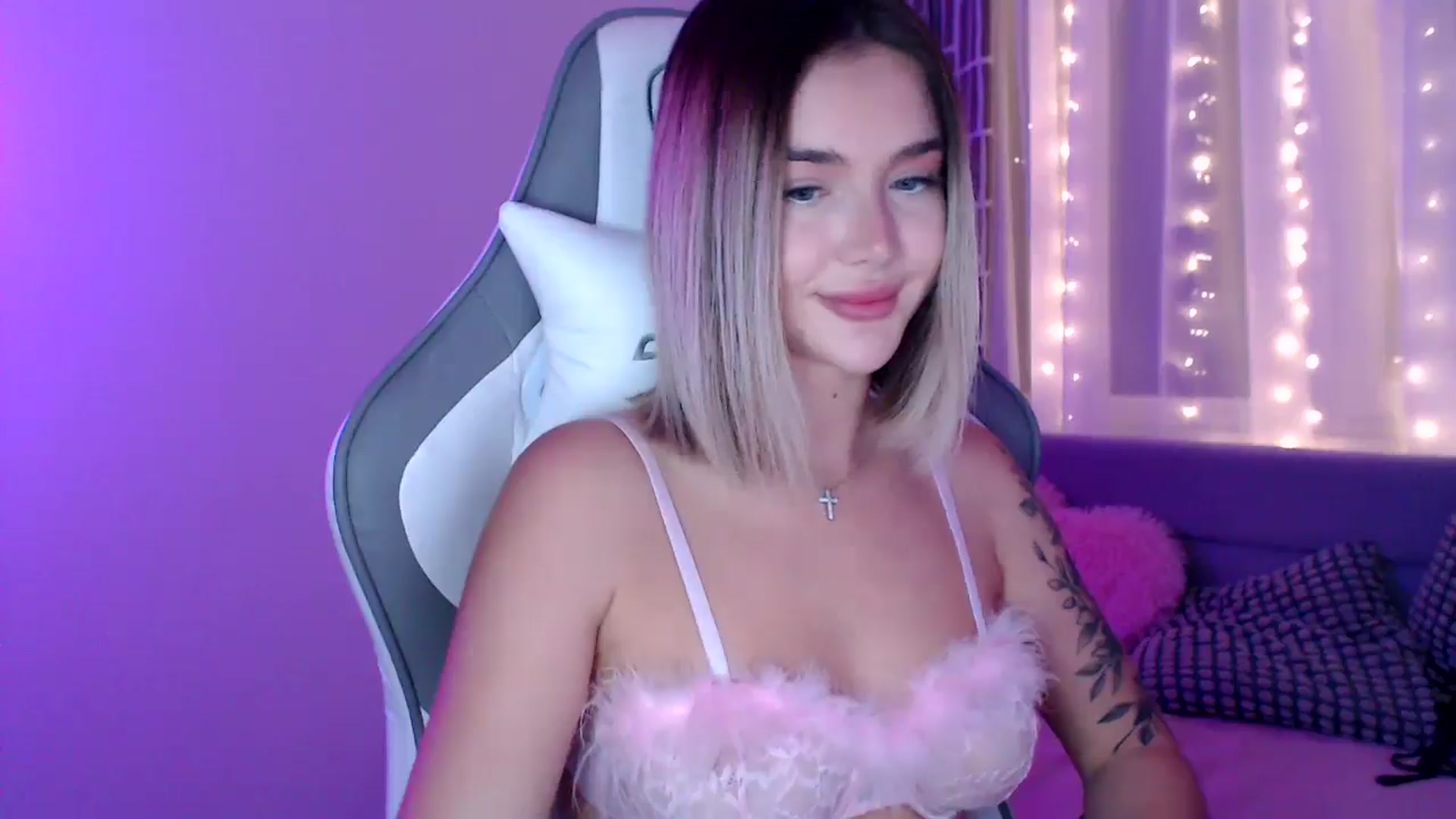 Gallery image thumbnail from HolyMeow's myfreecams stream on, 11/17/2025, 03:16 image 13 of 20