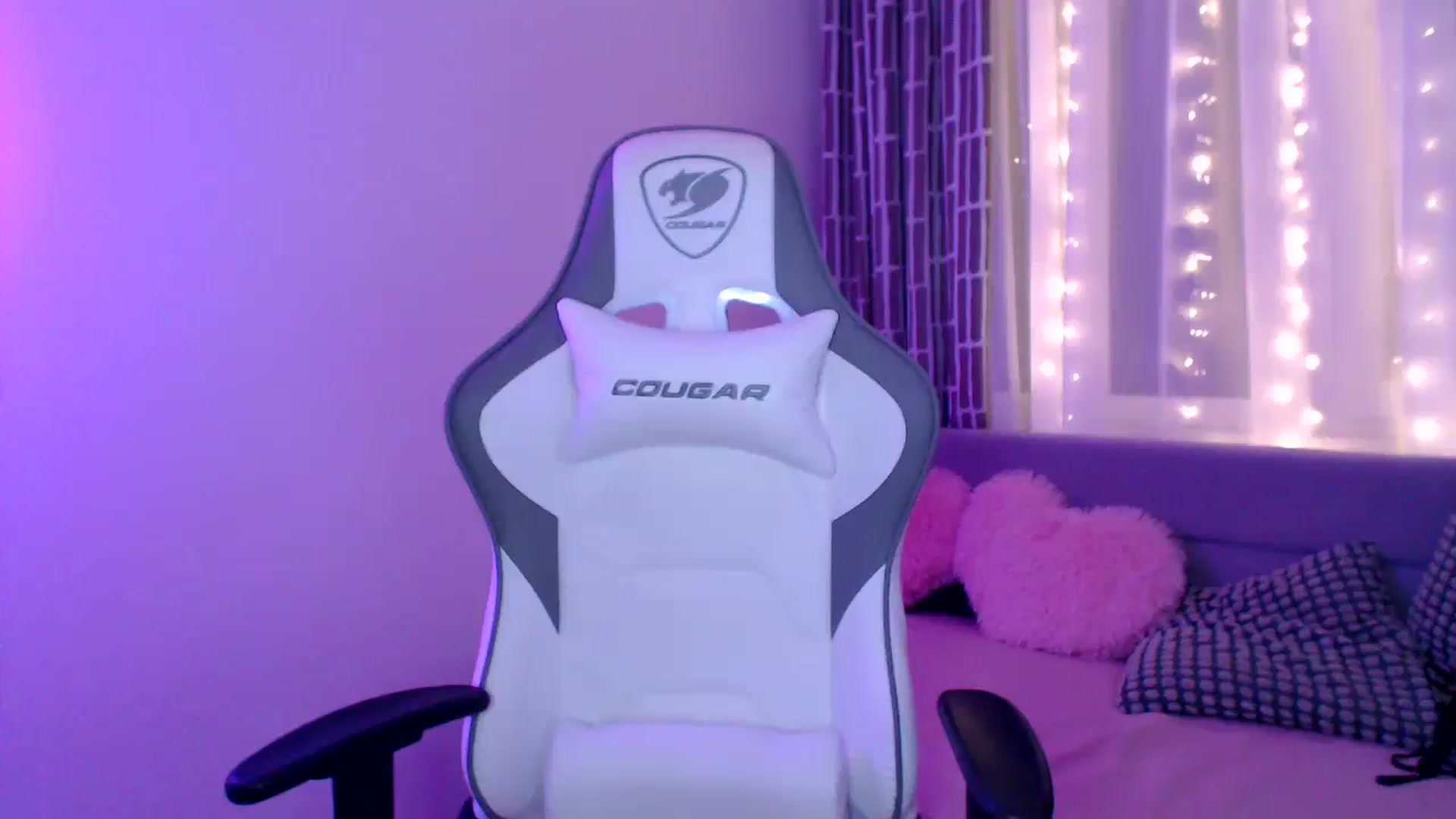 Gallery image thumbnail from HolyMeow's myfreecams stream on, 11/17/2025, 03:16 image 14 of 20