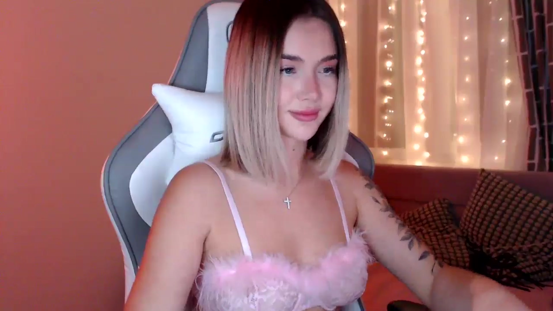 Gallery image thumbnail from HolyMeow's myfreecams stream on, 11/17/2025, 03:16 image 9 of 20