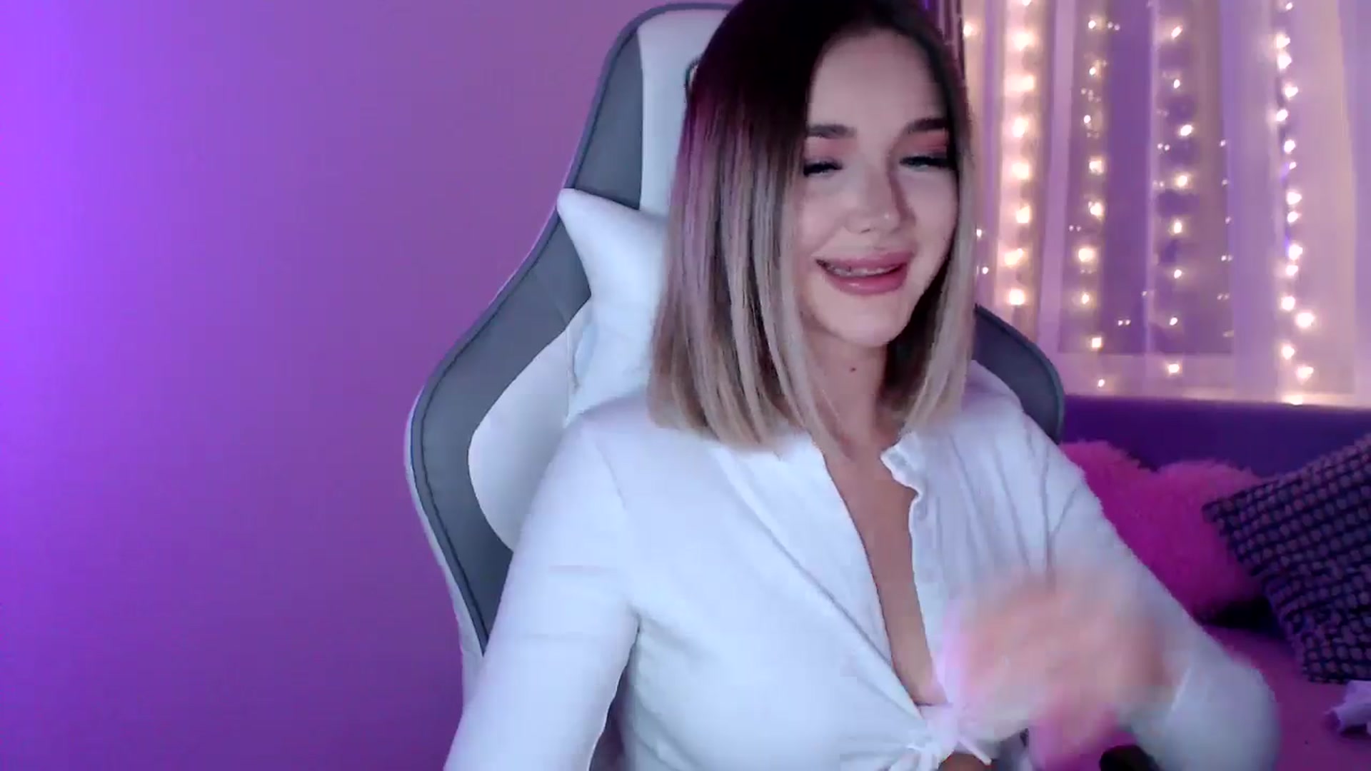 Gallery image thumbnail from HolyMeow's myfreecams stream on, 12/13/2025, 19:47 image 10 of 20