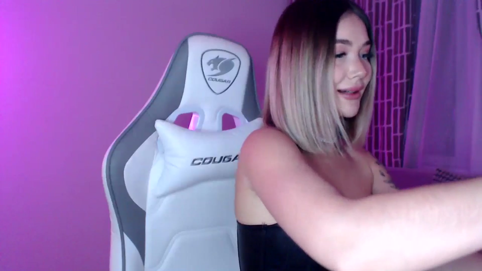 Gallery image thumbnail from HolyMeow's myfreecams stream on, 01/01/2026, 24:23 image 15 of 20