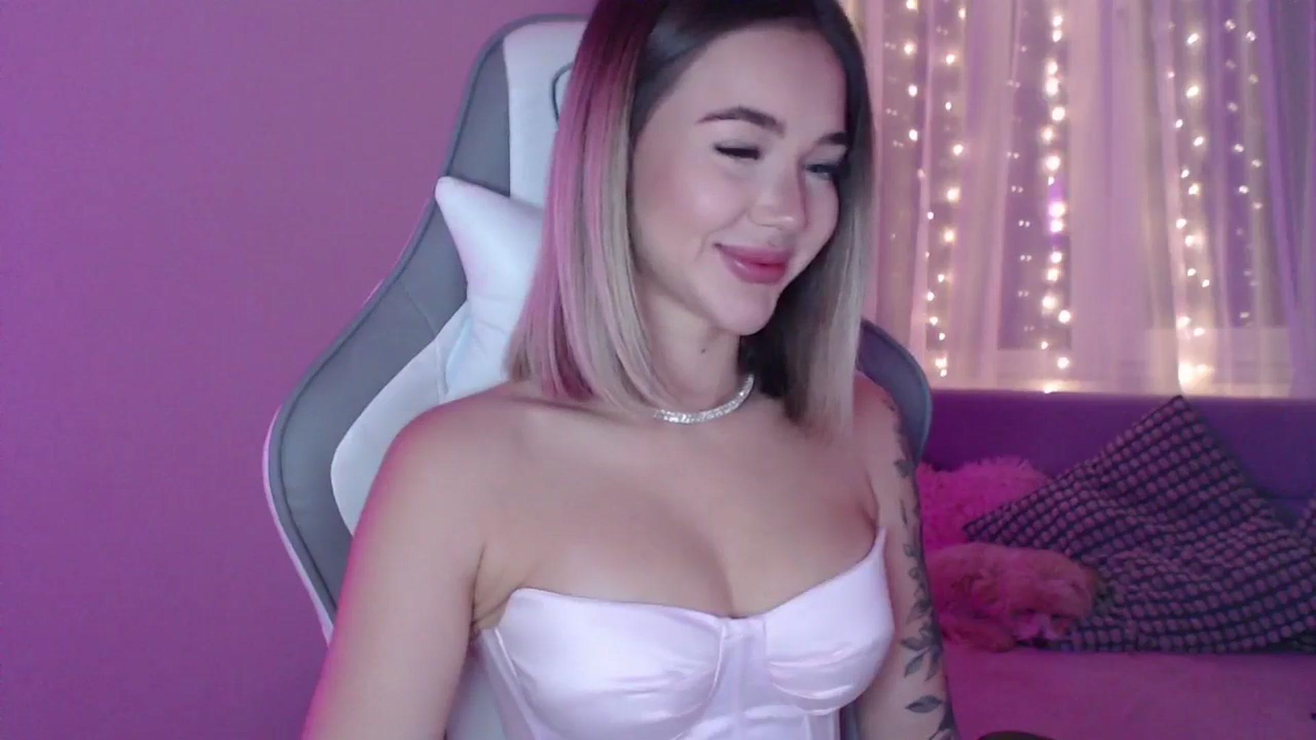 Gallery image thumbnail from HolyMeow's myfreecams stream on, 01/03/2026, 01:32 image 11 of 20