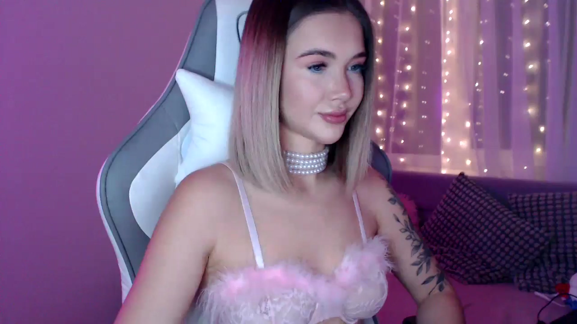 Gallery image thumbnail from HolyMeow's myfreecams stream on, 01/12/2026, 02:17 image 4 of 20