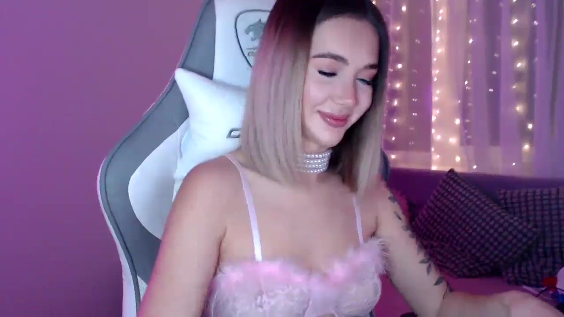 Gallery image thumbnail from HolyMeow's myfreecams stream on, 01/12/2026, 02:17 image 2 of 20