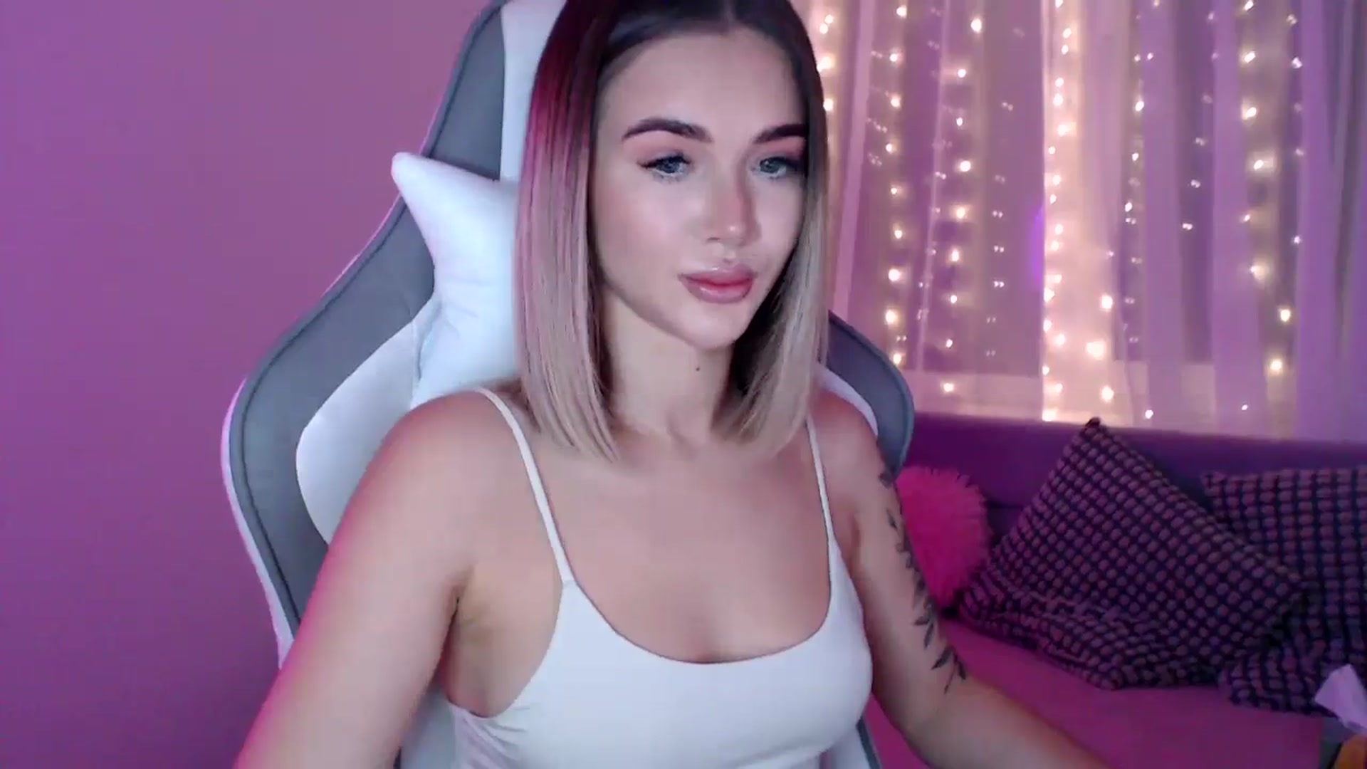 Gallery image thumbnail from HolyMeow's myfreecams stream on, 01/14/2026, 04:16 image 18 of 20