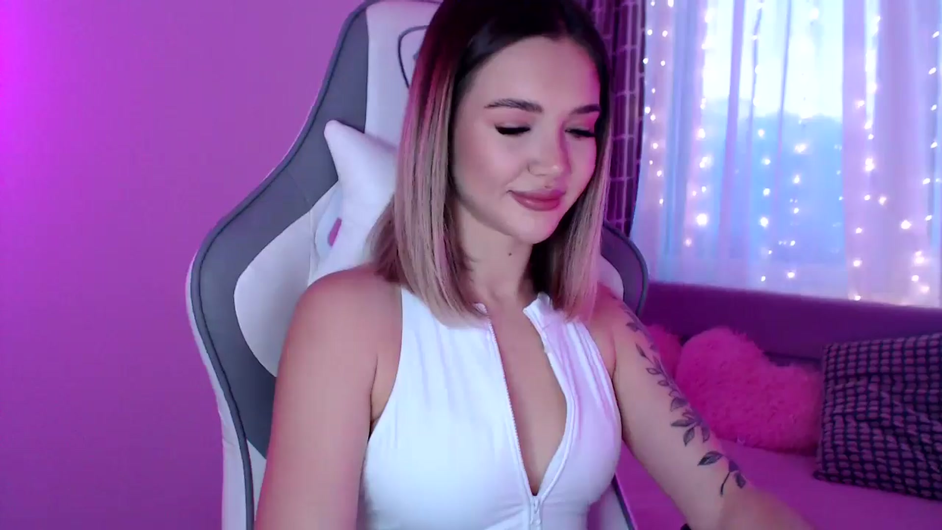 Gallery image thumbnail from HolyMeow's myfreecams stream on, 02/09/2026, 05:20 image 12 of 20