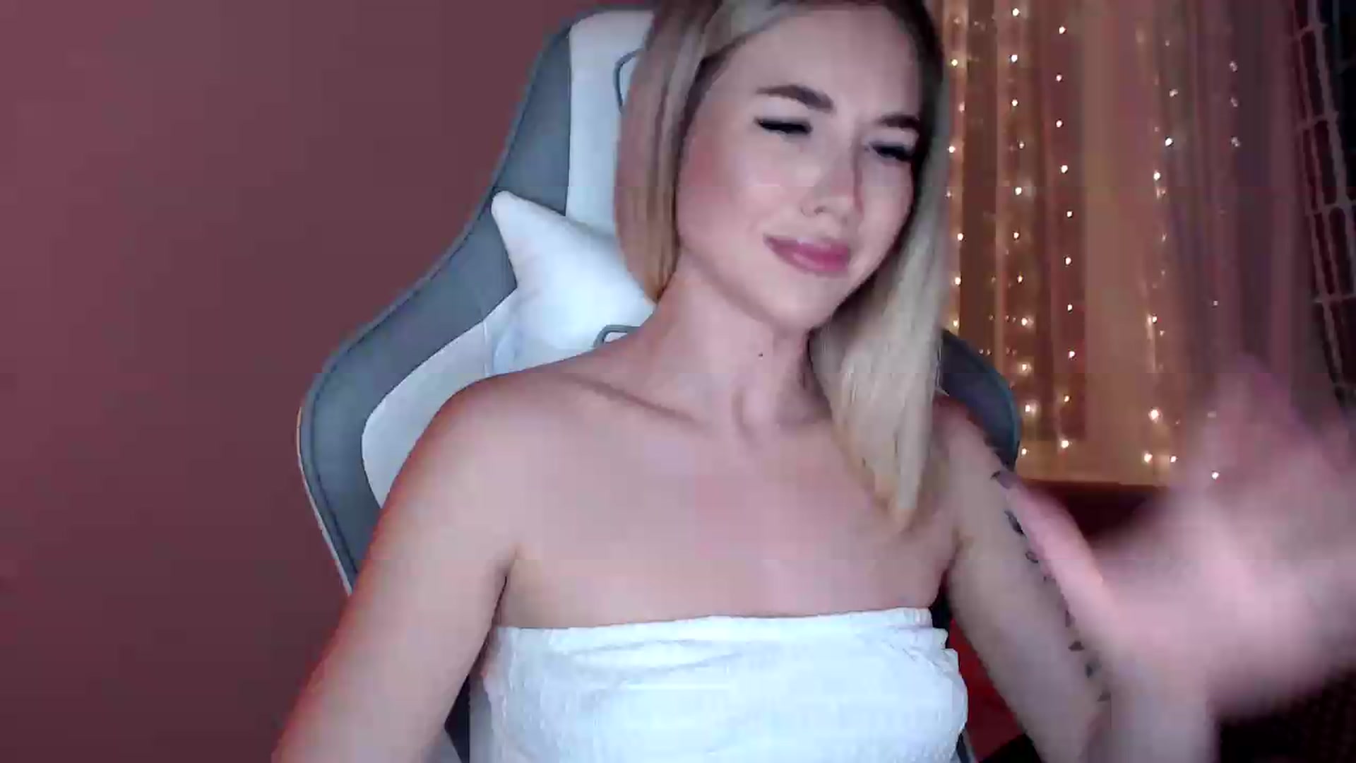 Gallery image thumbnail from HolyMeow's myfreecams stream on, 06/24/2026, 20:07 image 4 of 20