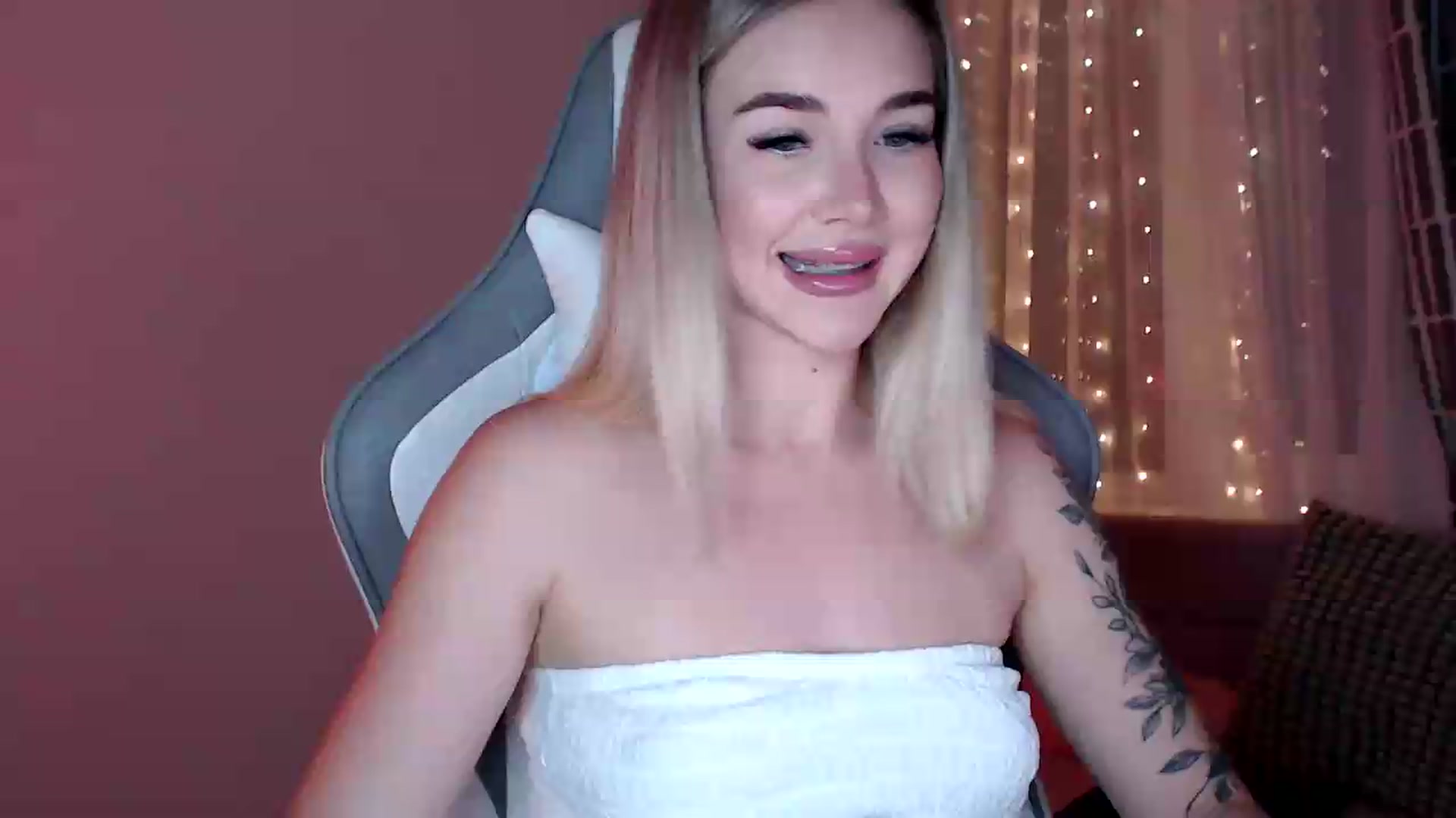 Gallery image thumbnail from HolyMeow's myfreecams stream on, 06/24/2026, 20:07 image 1 of 20