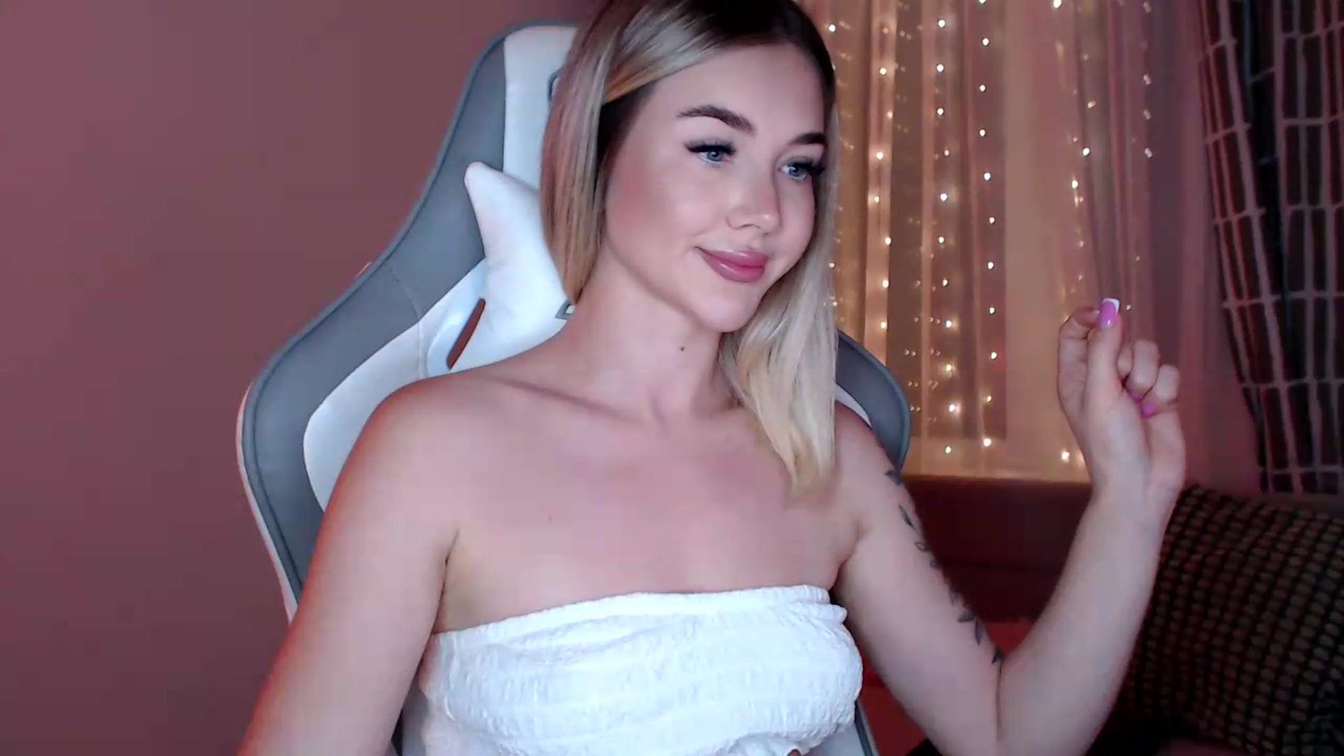 Gallery image thumbnail from HolyMeow's myfreecams stream on, 06/24/2026, 20:07 image 11 of 20