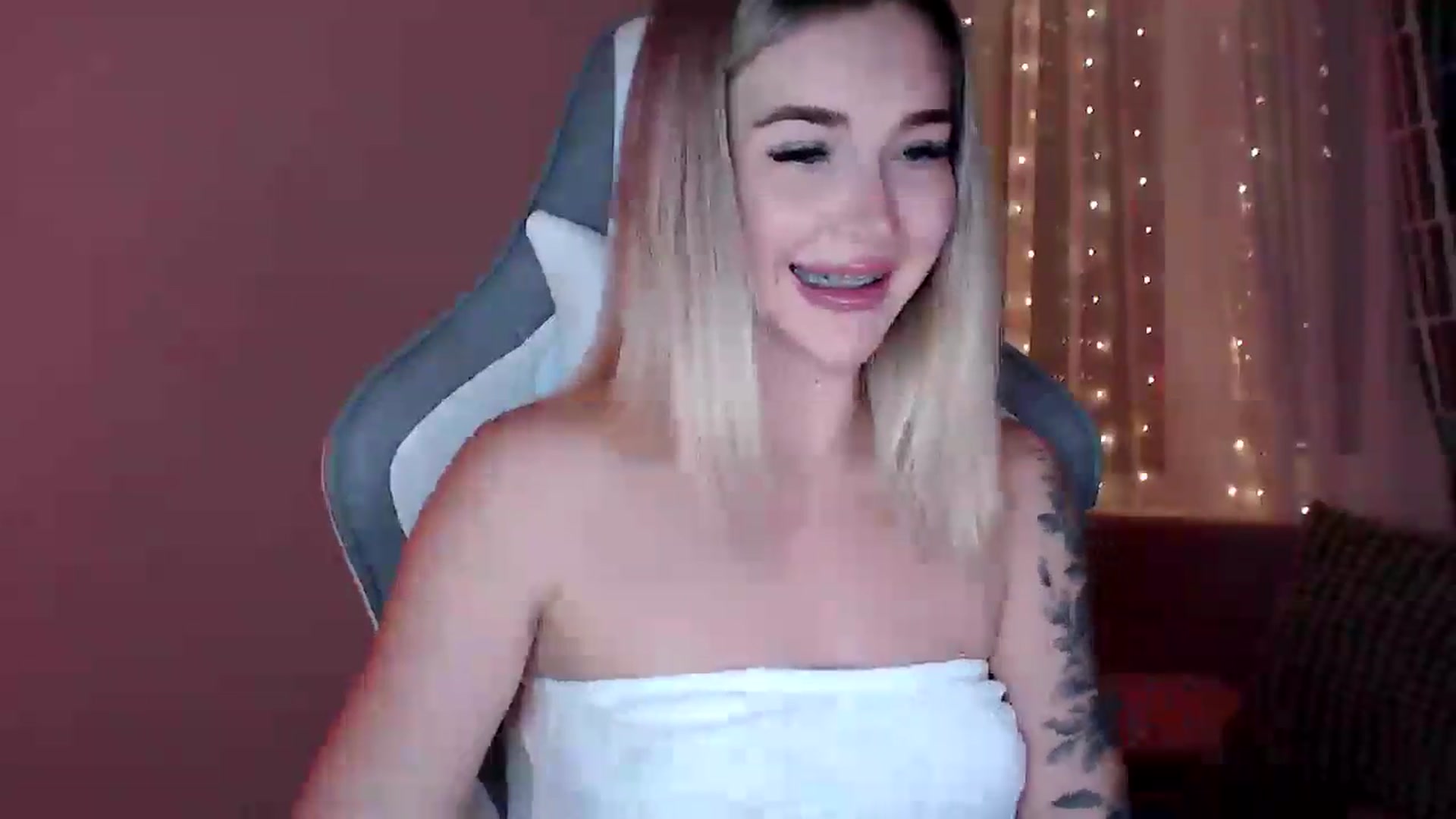 Gallery image thumbnail from HolyMeow's myfreecams stream on, 06/24/2026, 20:07 image 3 of 20