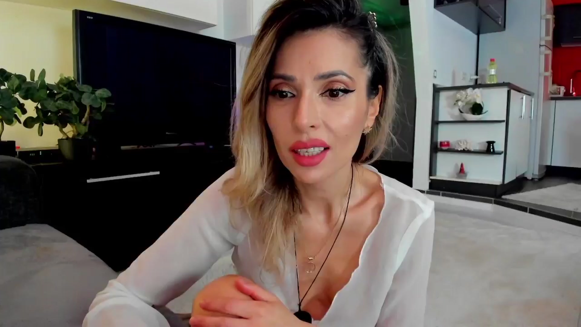 Gallery image thumbnail from HolyVirgin_'s myfreecams stream on, 03/22/2024, 23:32 image 6 of 20