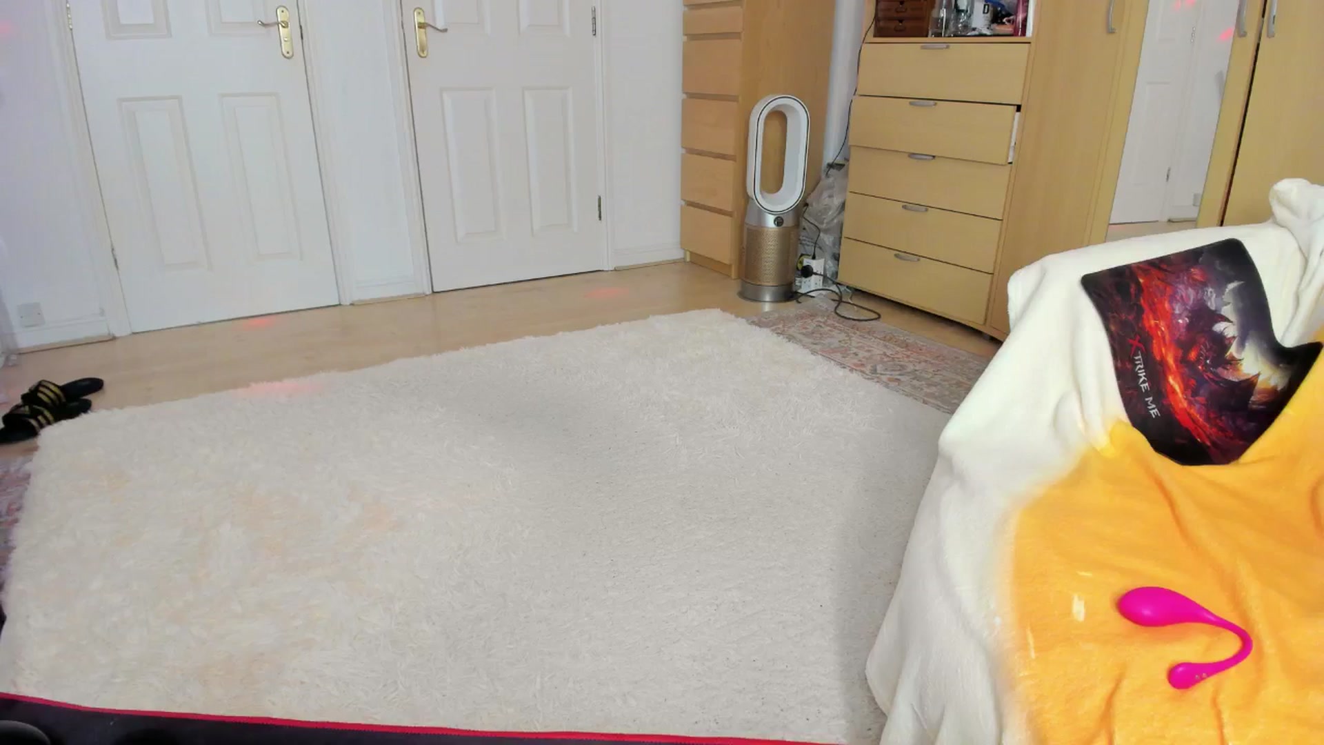 Gallery image thumbnail from HolzKoepfchen's myfreecams stream on, 01/01/2026, 20:15 image 18 of 20