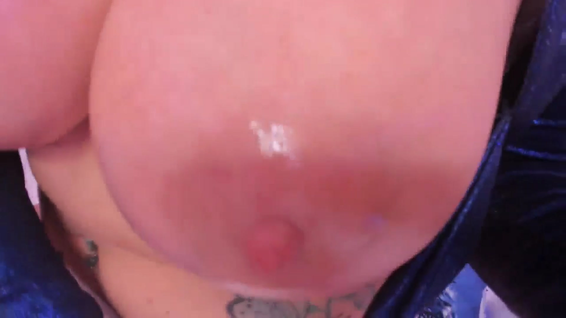 Gallery image thumbnail from Honeeypot's myfreecams stream on, 01/01/2026, 17:37 image 7 of 20