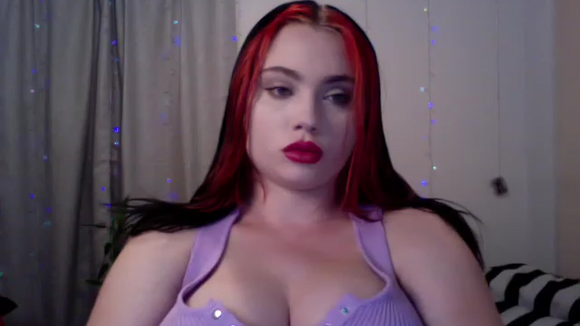 Gallery image thumbnail from HoneyAdams's myfreecams stream on, 11/21/2022, 21:25 image 14 of 20