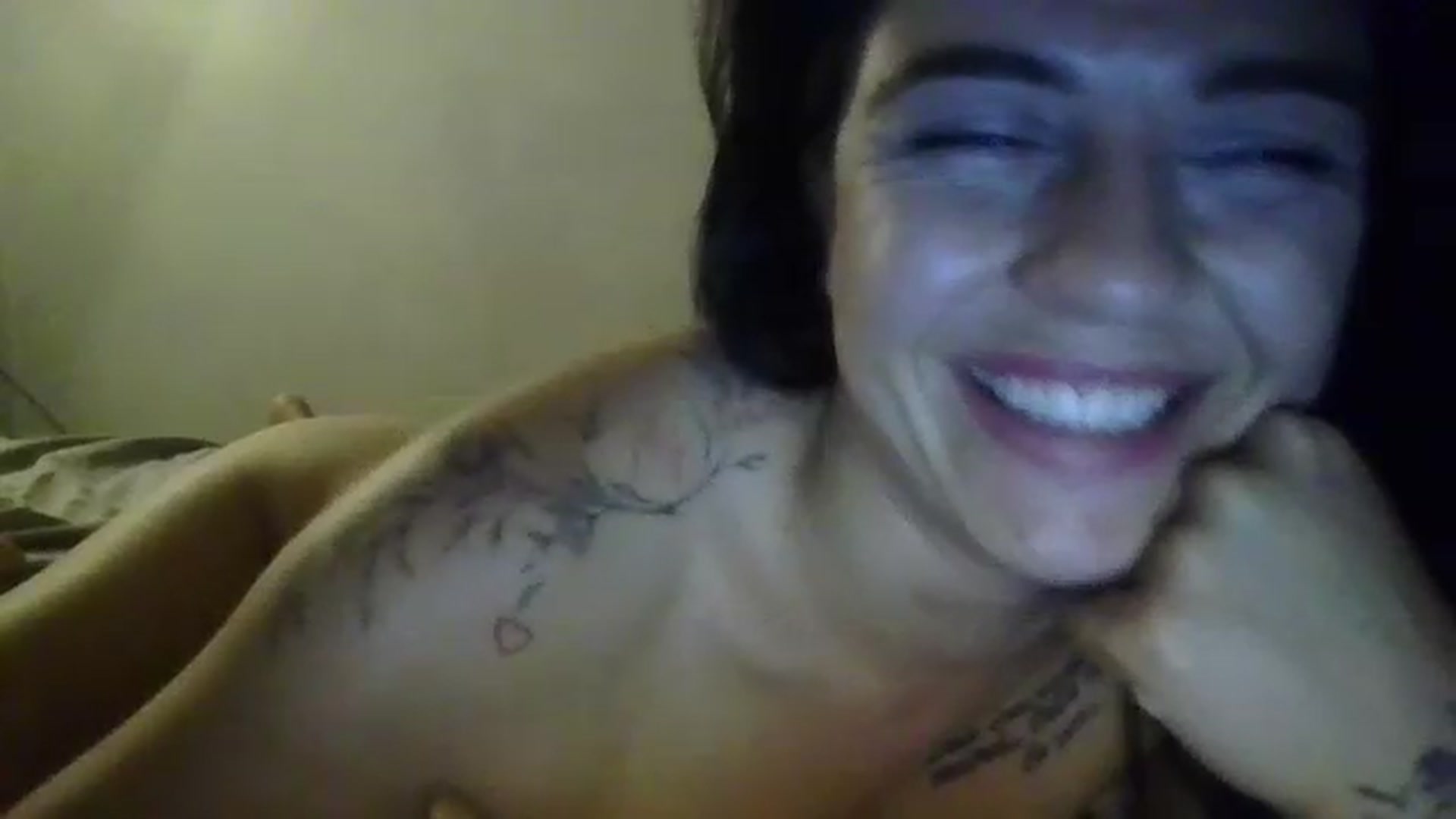 Gallery image thumbnail from HoneyGlow30's myfreecams stream on, 08/17/2026, 02:23 image 15 of 20