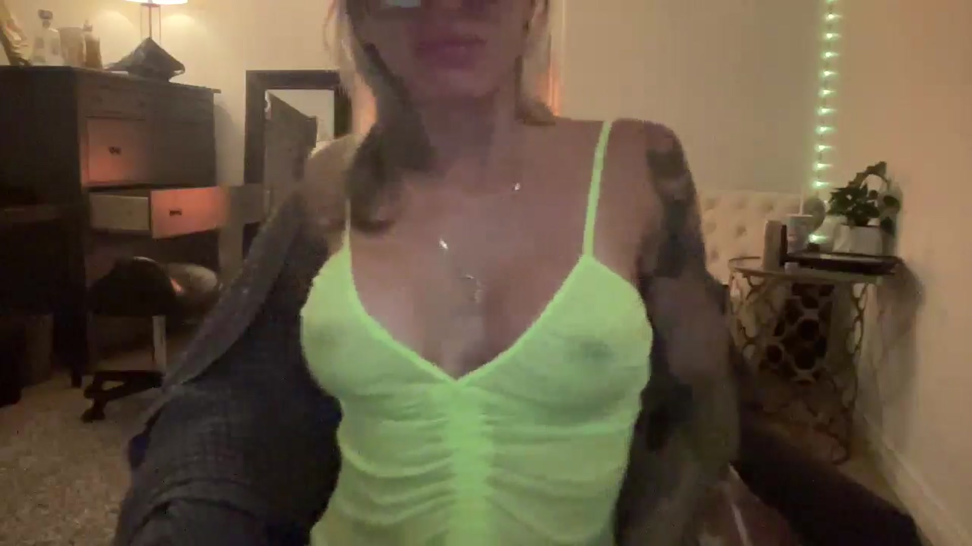 Gallery image thumbnail from HoneyHaus's myfreecams stream on, 09/10/2025, 09:28 image 11 of 20