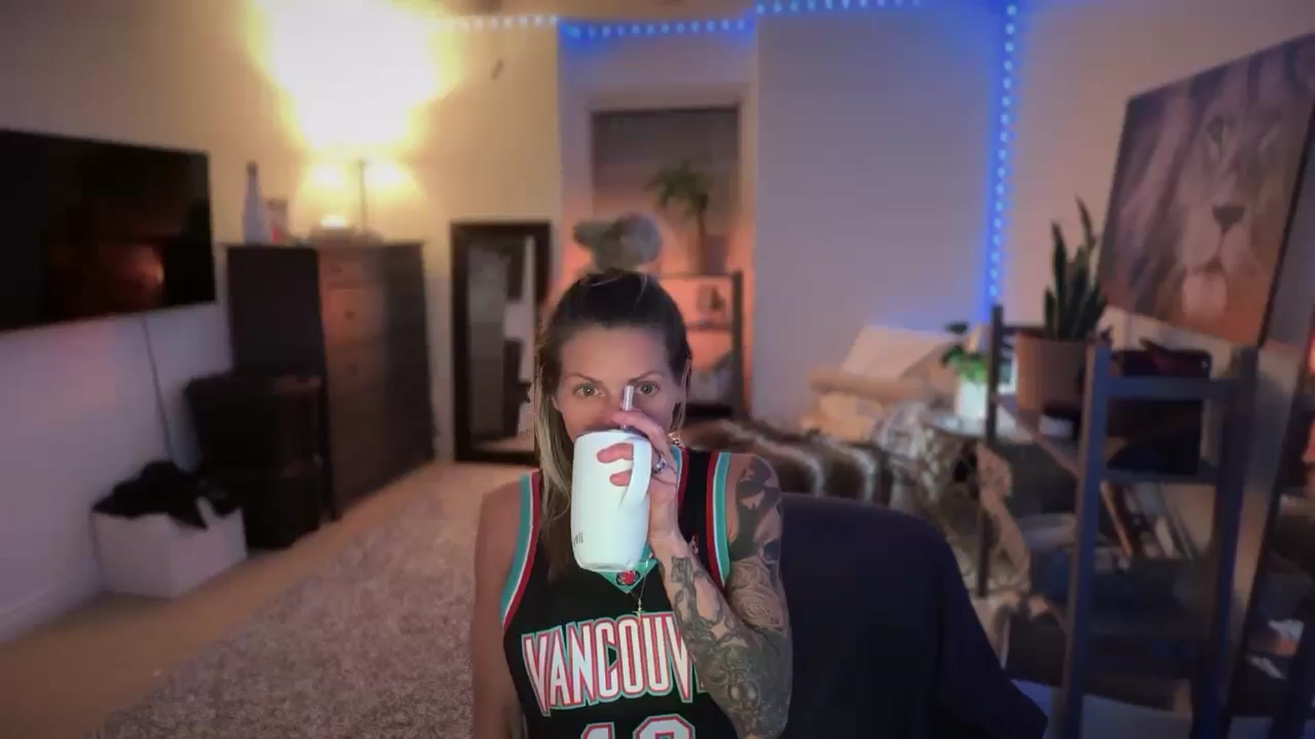 Gallery image thumbnail from HoneyHaus's myfreecams stream on, 09/14/2025, 08:46 image 12 of 20