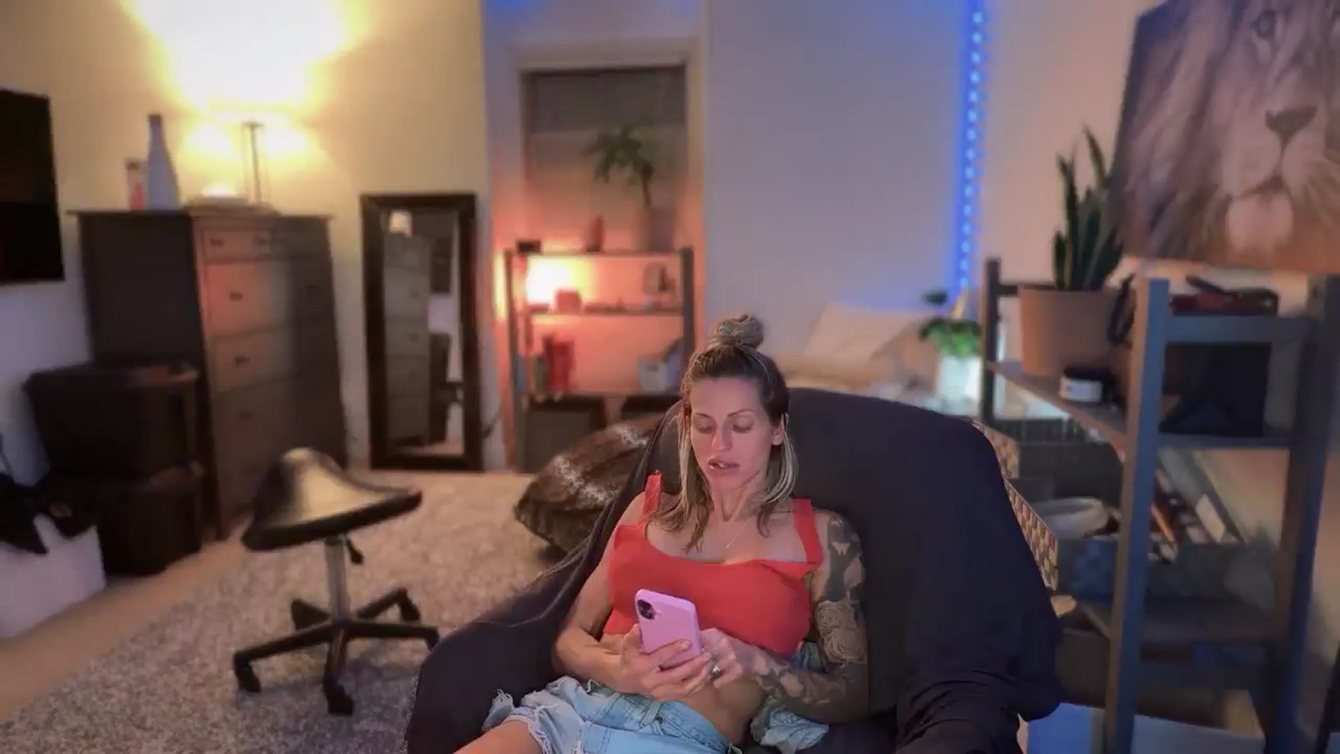 Gallery image thumbnail from HoneyHaus's myfreecams stream on, 09/14/2025, 12:03 image 2 of 20