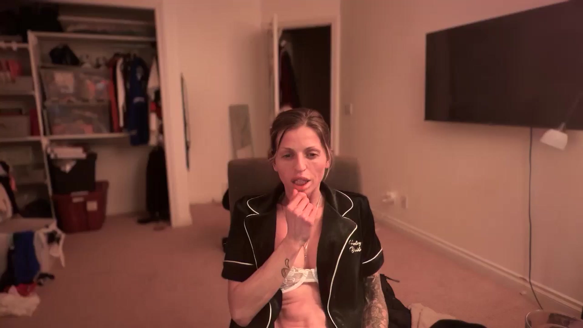Gallery image thumbnail from HoneyHaus's myfreecams stream on, 12/05/2025, 13:21 image 1 of 20
