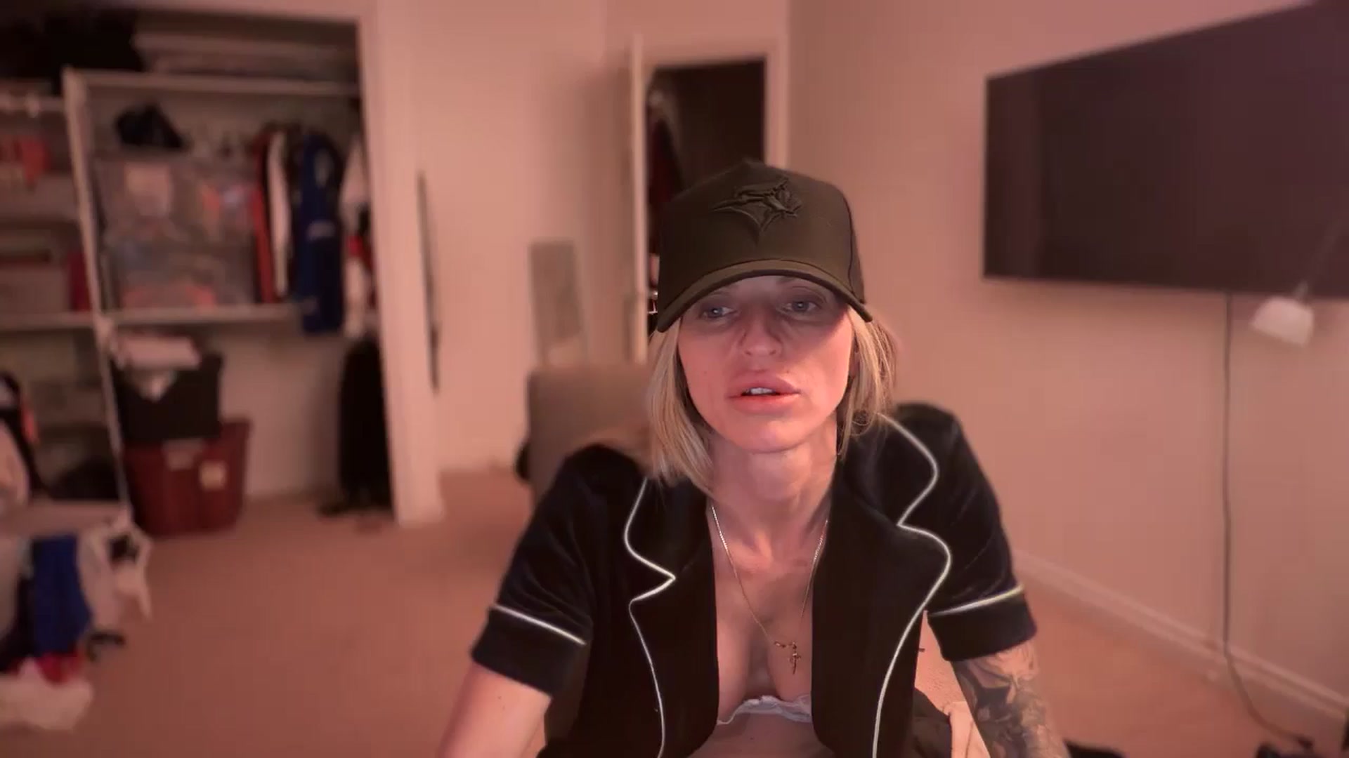 Gallery image thumbnail from HoneyHaus's myfreecams stream on, 12/05/2025, 13:21 image 19 of 20
