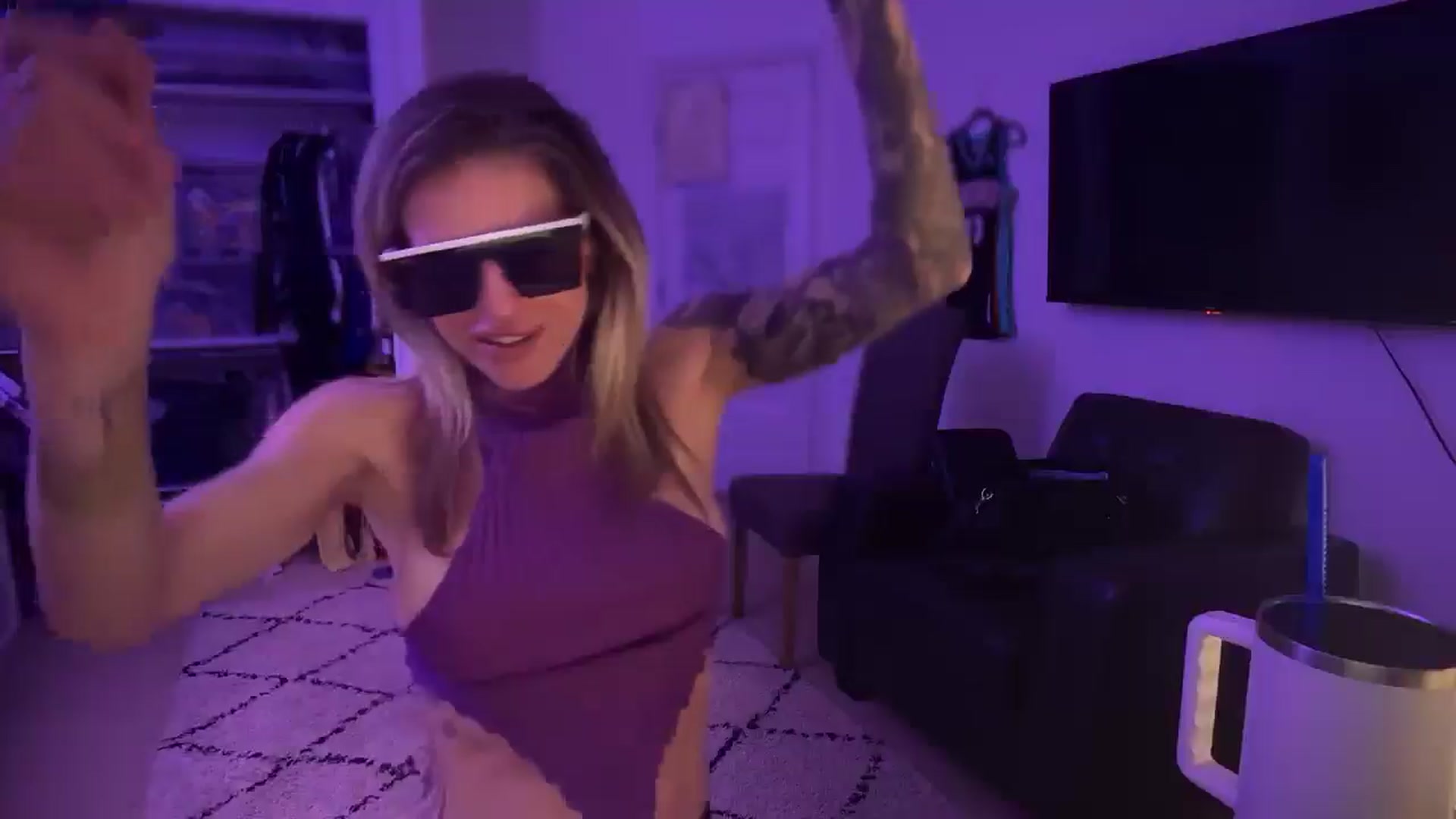 Gallery image thumbnail from HoneyHaus's myfreecams stream on, 12/09/2025, 12:56 image 20 of 20
