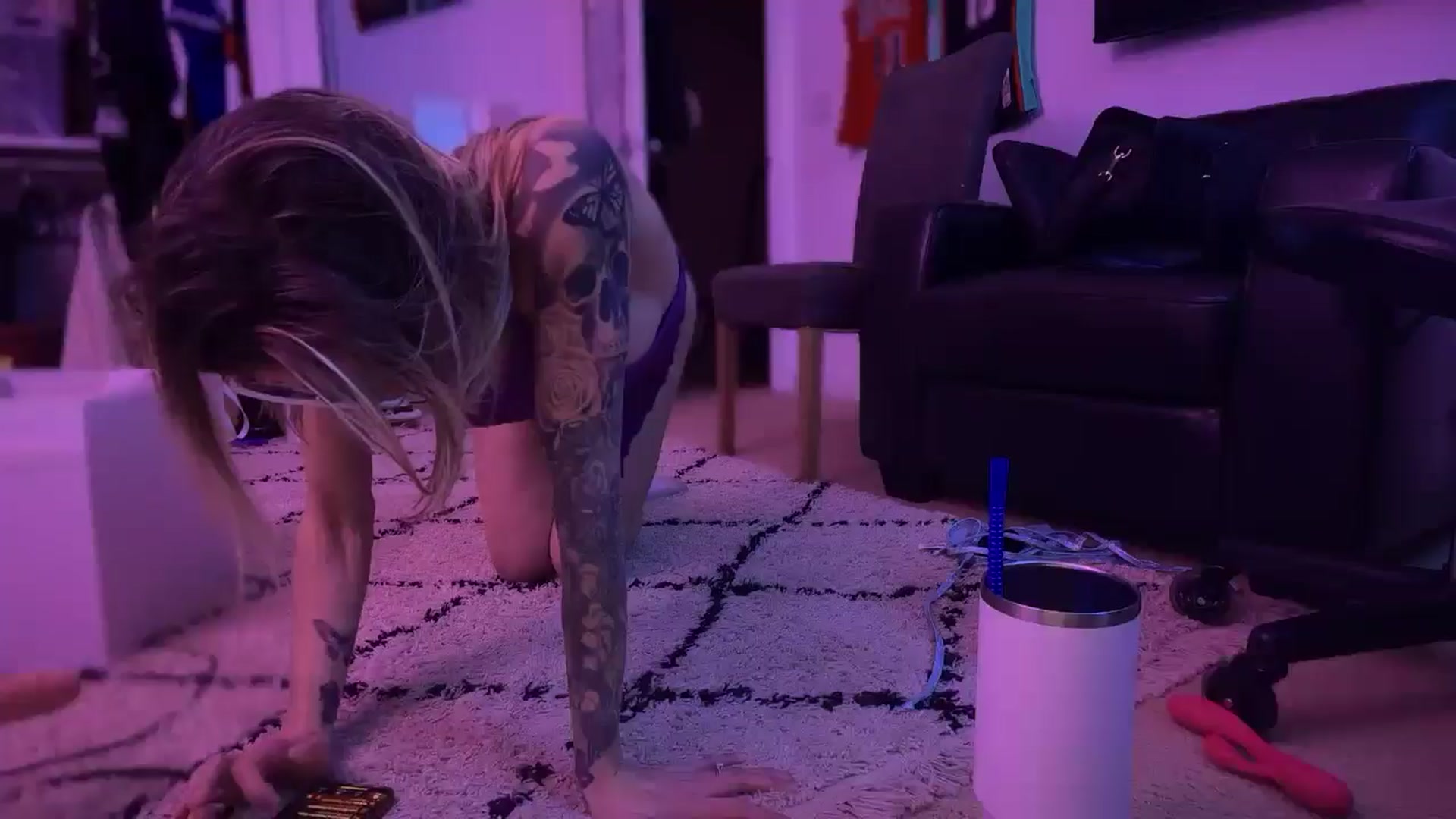 Gallery image thumbnail from HoneyHaus's myfreecams stream on, 12/09/2025, 14:23 image 19 of 20