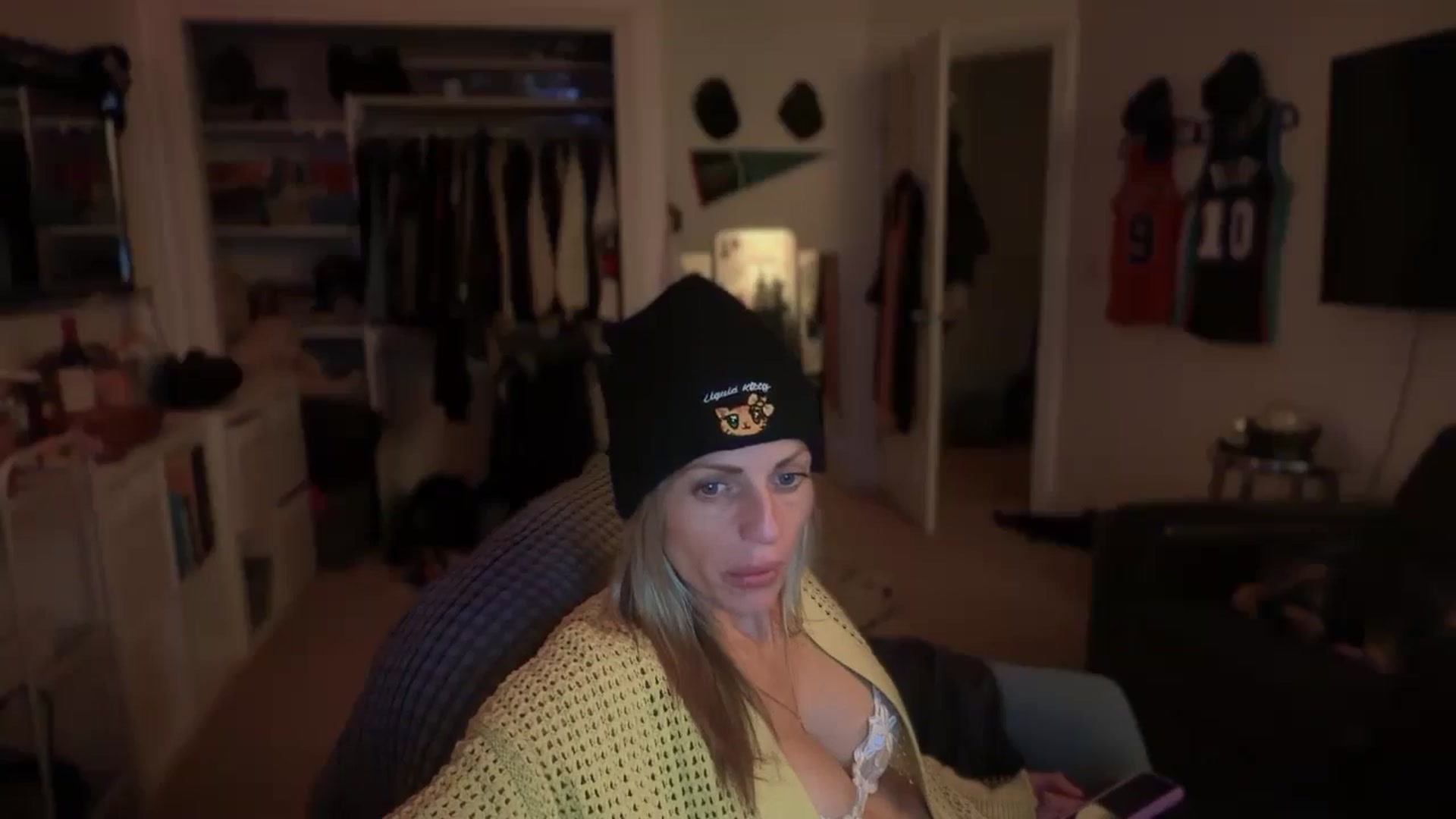 Gallery image thumbnail from HoneyHaus's myfreecams stream on, 12/13/2025, 14:54 image 11 of 20