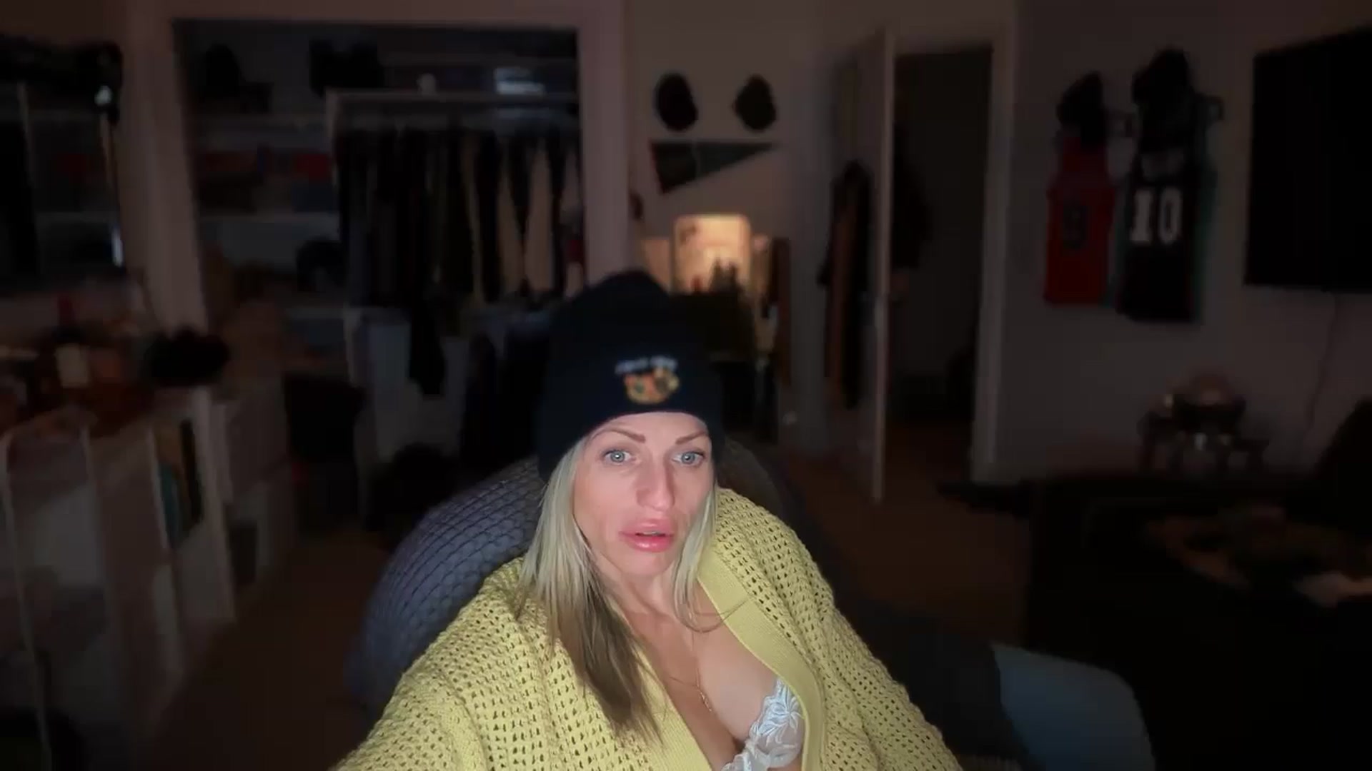 Gallery image thumbnail from HoneyHaus's myfreecams stream on, 12/13/2025, 14:54 image 12 of 20