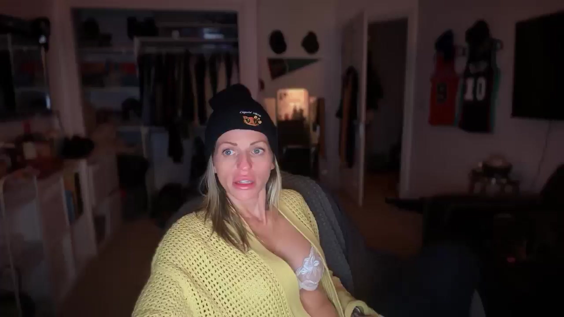 Gallery image thumbnail from HoneyHaus's myfreecams stream on, 12/13/2025, 14:54 image 7 of 20
