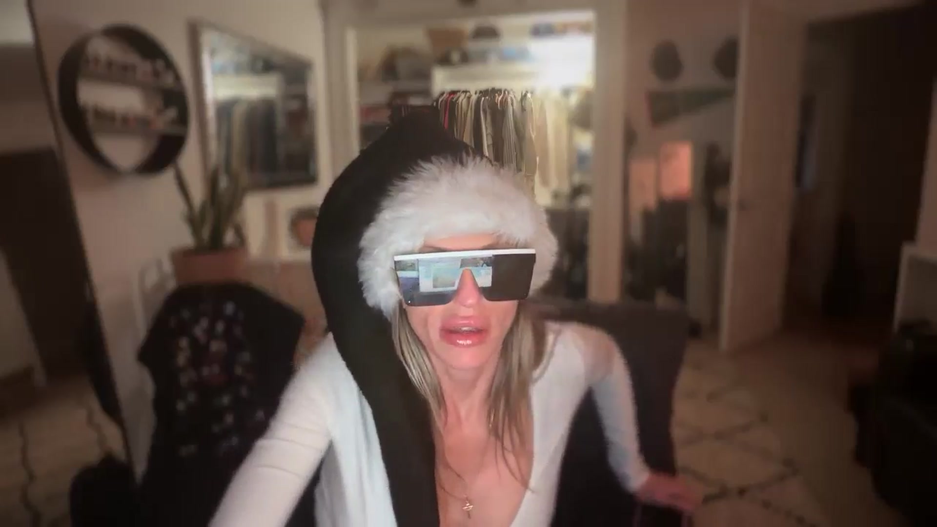 Gallery image thumbnail from HoneyHaus's myfreecams stream on, 12/17/2025, 08:31 image 10 of 20