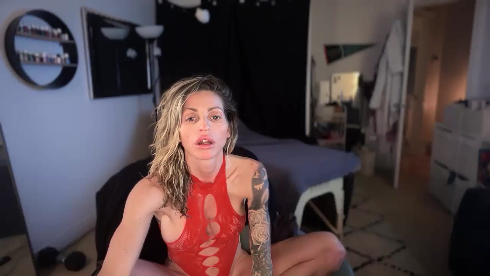Gallery image thumbnail from HoneyHaus's myfreecams stream on, 12/24/2025, 06:50 image 14 of 20