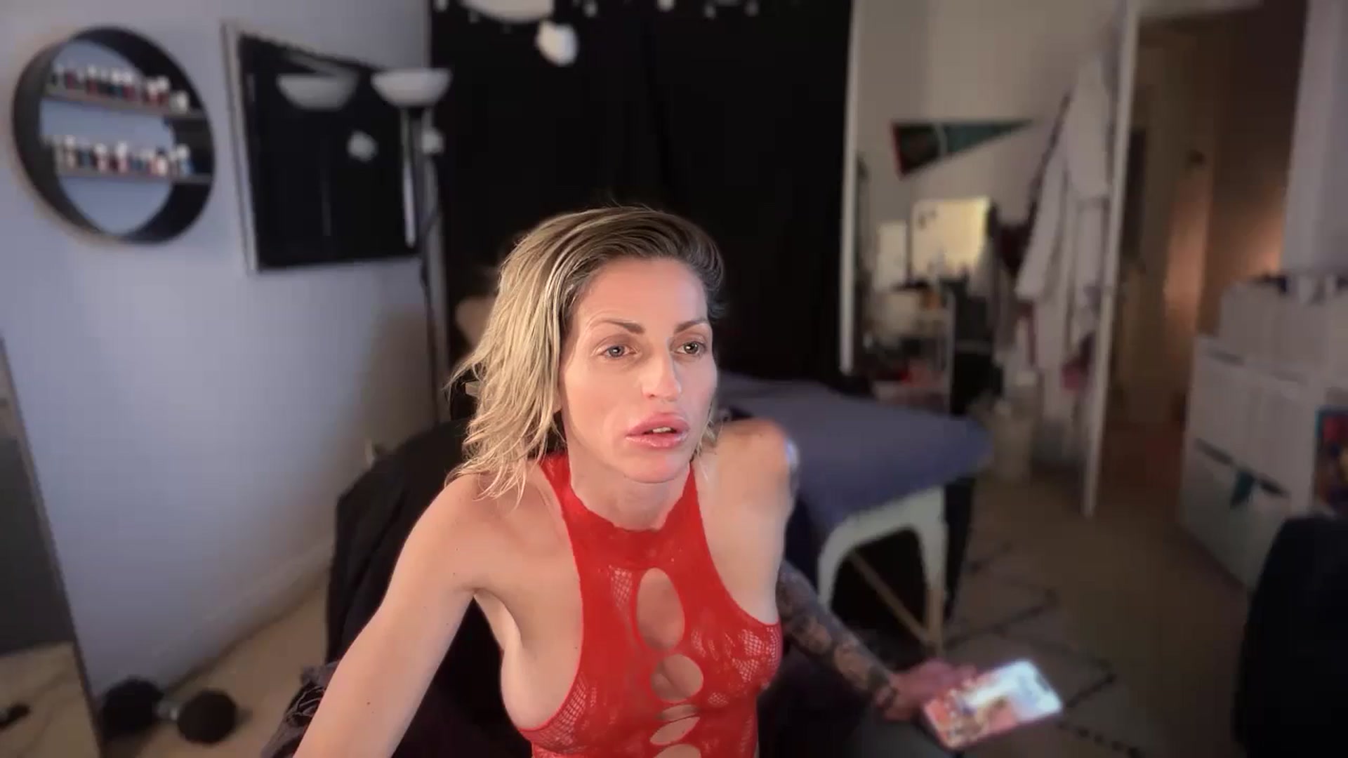 Gallery image thumbnail from HoneyHaus's myfreecams stream on, 12/24/2025, 06:50 image 9 of 20