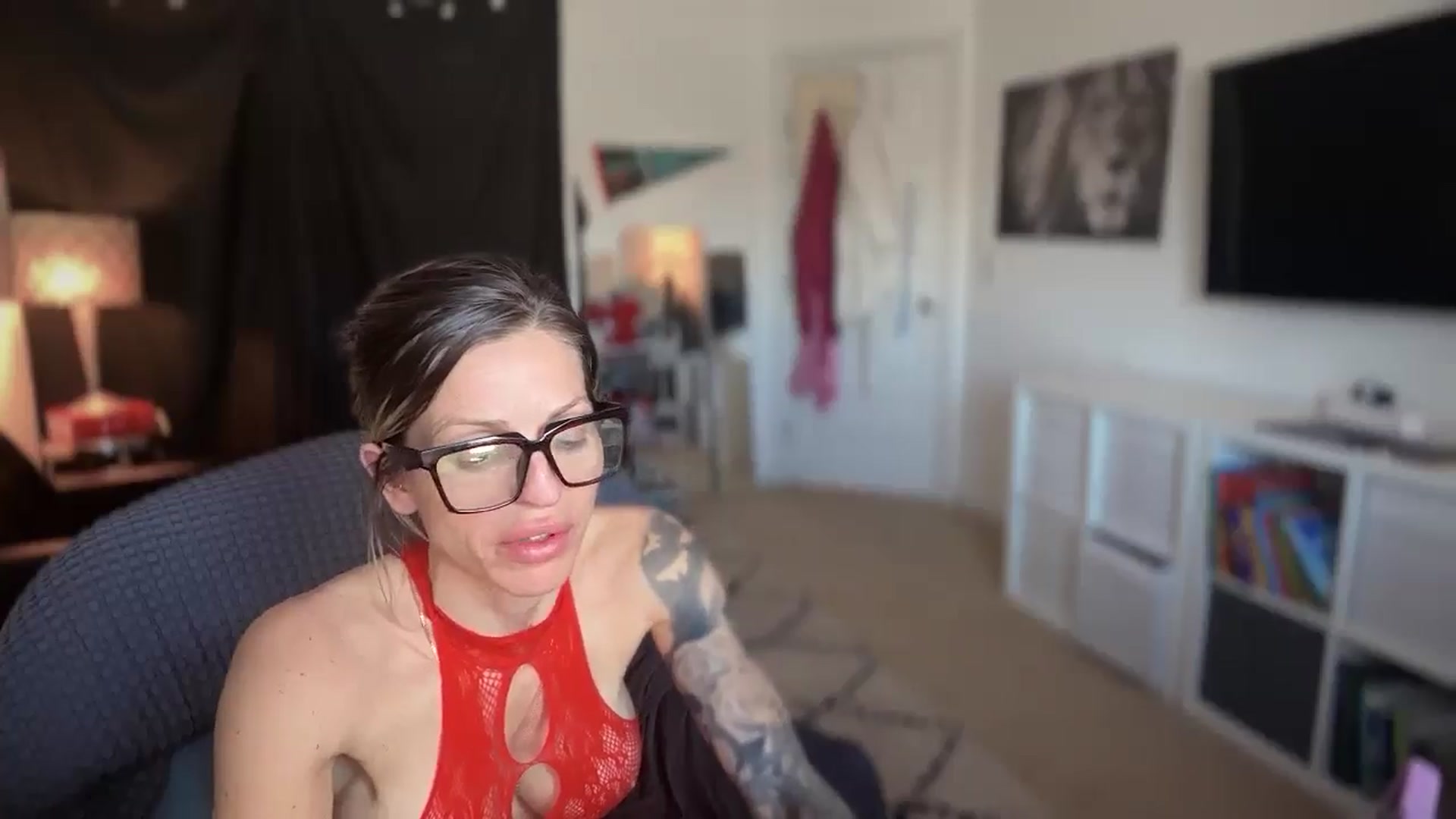 Gallery image thumbnail from HoneyHaus's myfreecams stream on, 12/25/2025, 20:25 image 17 of 20