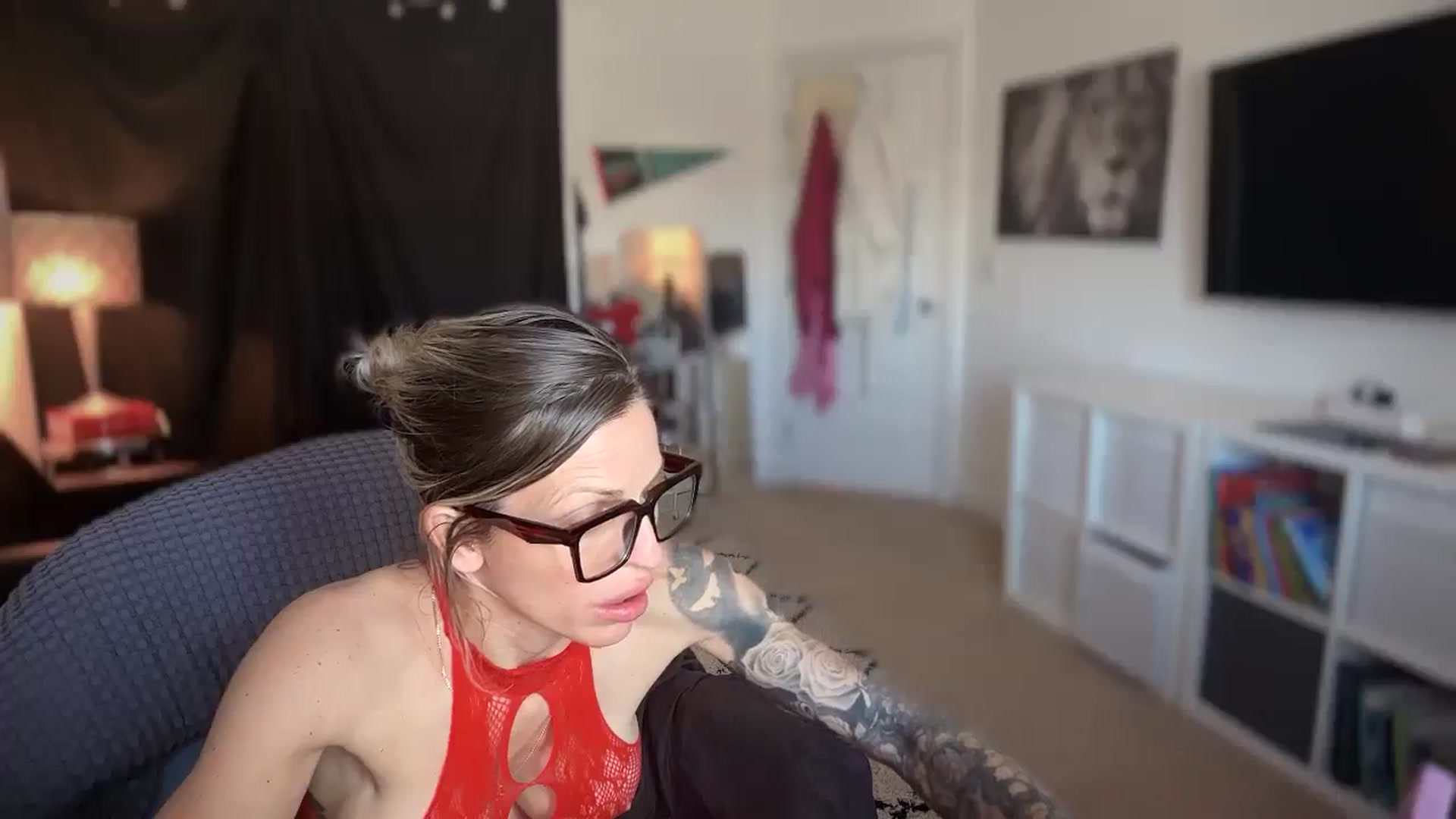 Gallery image thumbnail from HoneyHaus's myfreecams stream on, 12/25/2025, 20:25 image 4 of 20