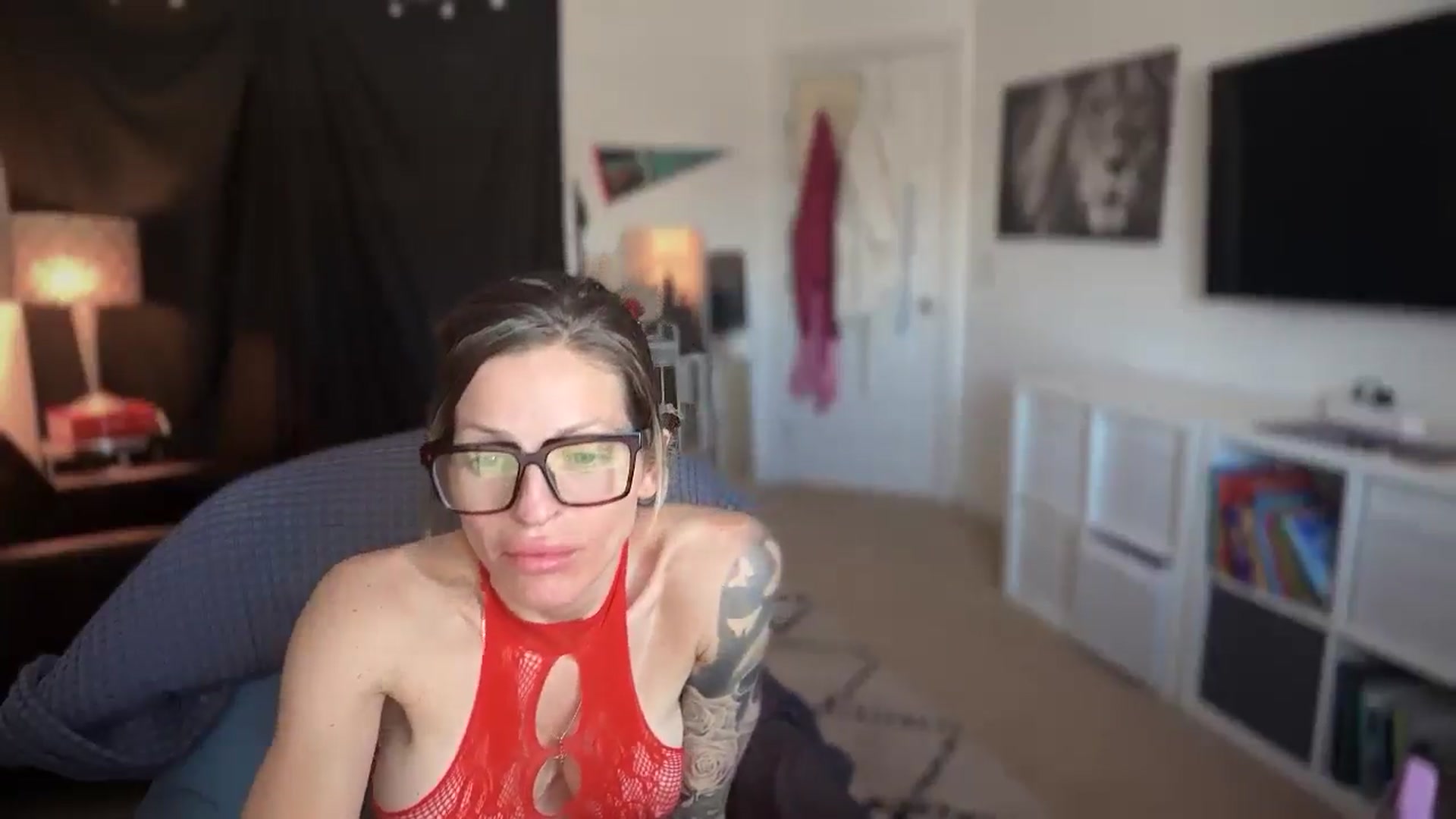 Gallery image thumbnail from HoneyHaus's myfreecams stream on, 12/25/2025, 20:25 image 9 of 20