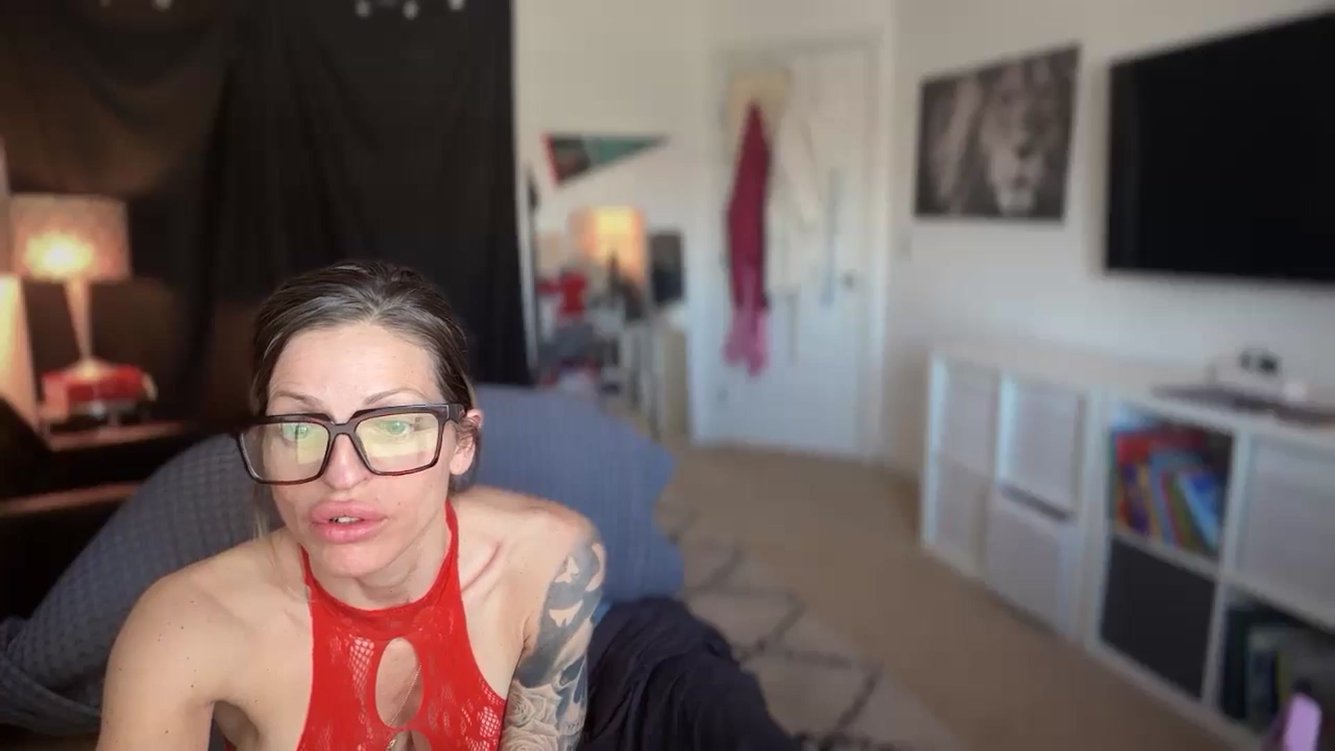Gallery image thumbnail from HoneyHaus's myfreecams stream on, 12/25/2025, 20:25 image 20 of 20