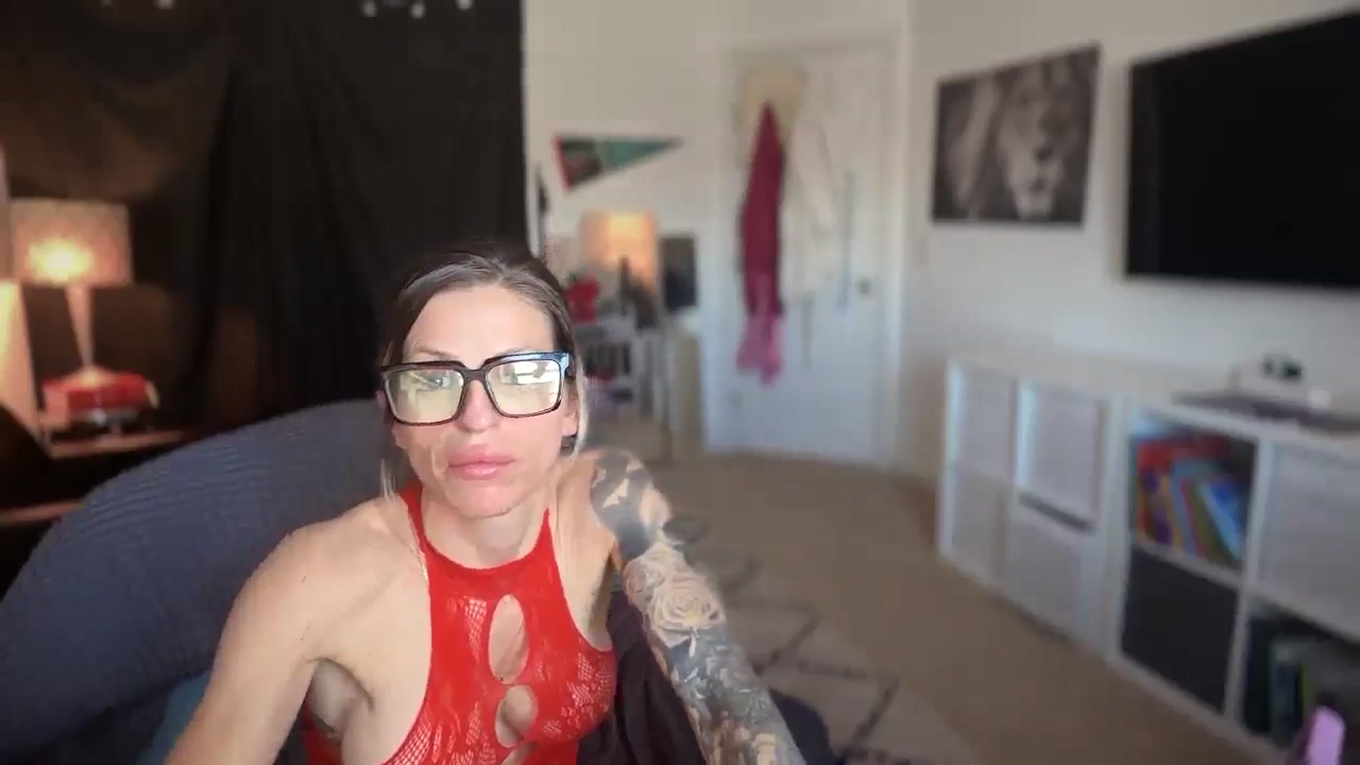 Gallery image thumbnail from HoneyHaus's myfreecams stream on, 12/25/2025, 20:25 image 11 of 20