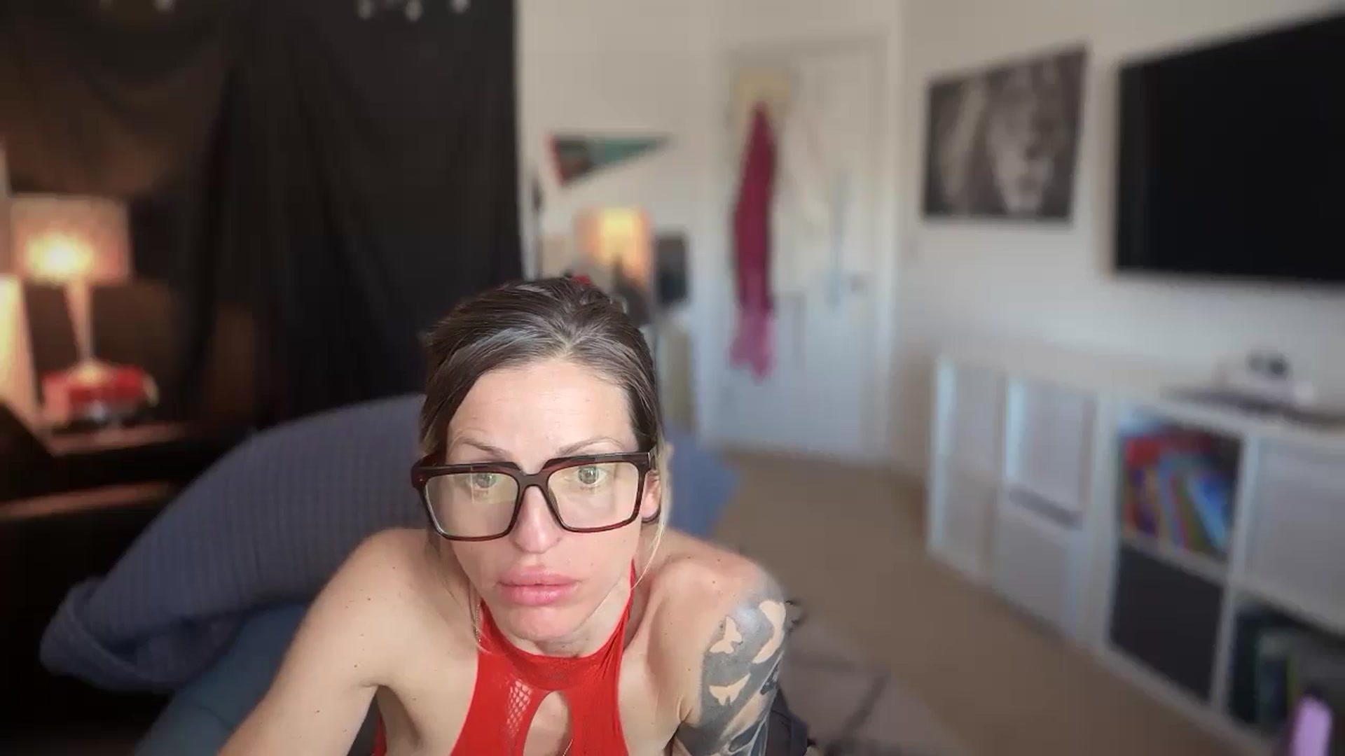 Gallery image thumbnail from HoneyHaus's myfreecams stream on, 12/25/2025, 20:25 image 7 of 20