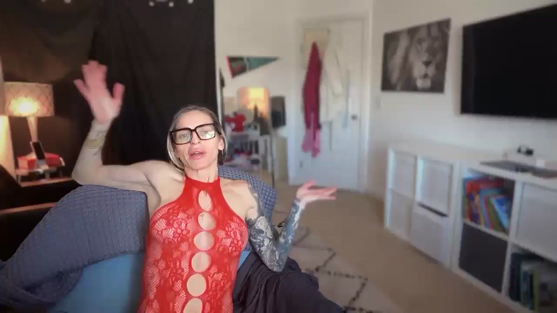 Gallery image thumbnail from HoneyHaus's myfreecams stream on, 12/25/2025, 20:25 image 1 of 20