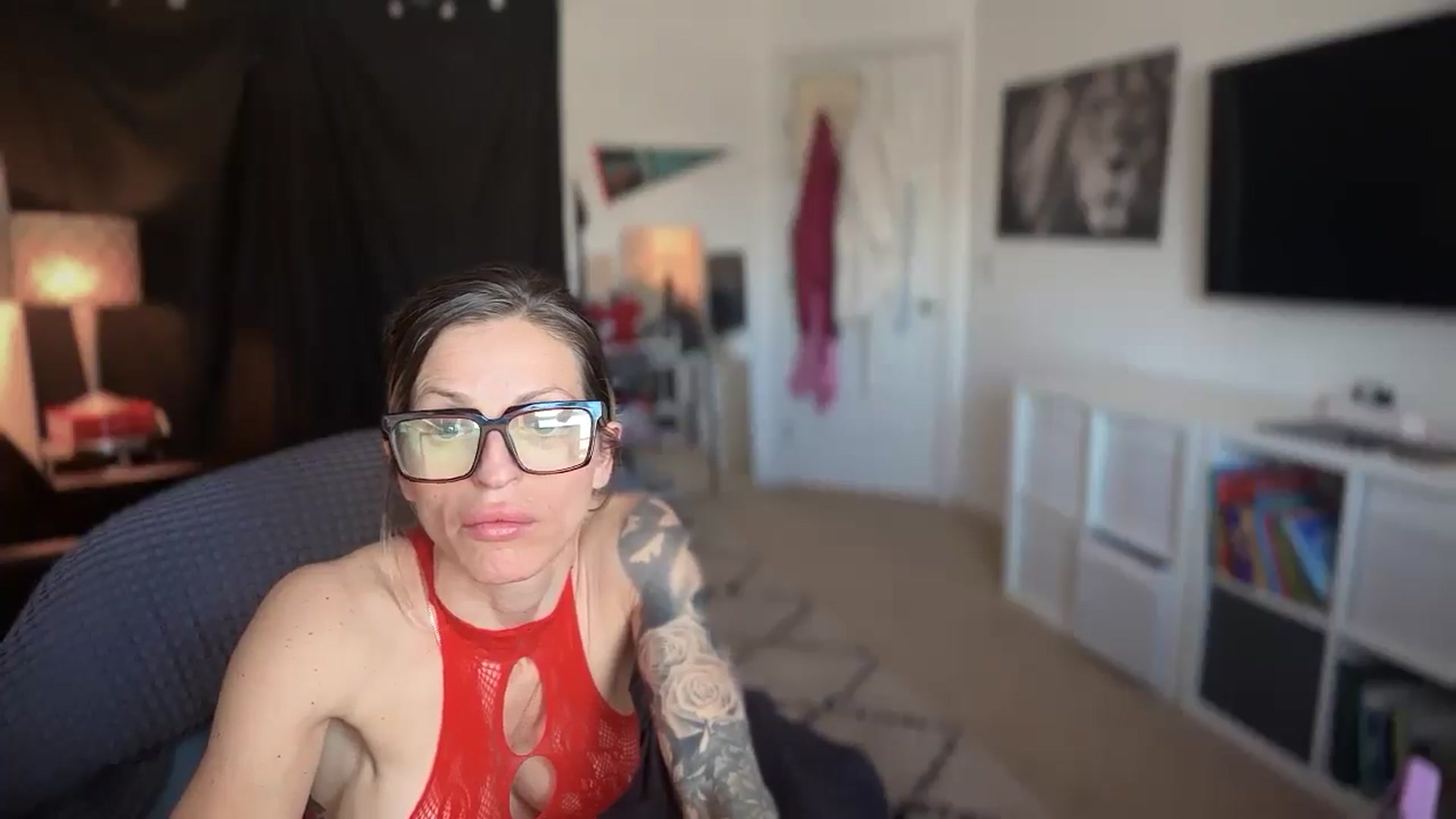 Gallery image thumbnail from HoneyHaus's myfreecams stream on, 12/25/2025, 20:25 image 18 of 20