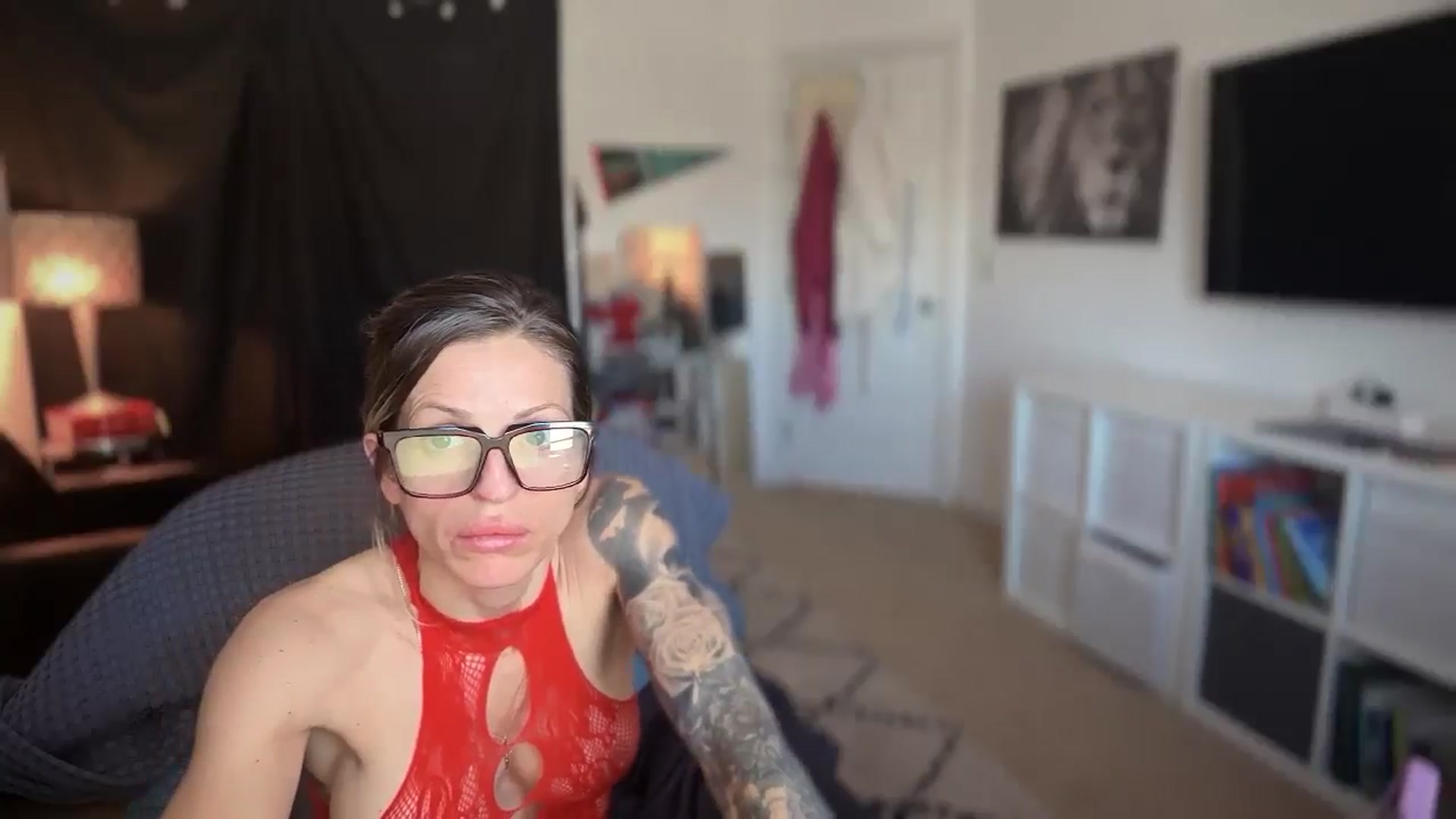 Gallery image thumbnail from HoneyHaus's myfreecams stream on, 12/25/2025, 20:25 image 14 of 20