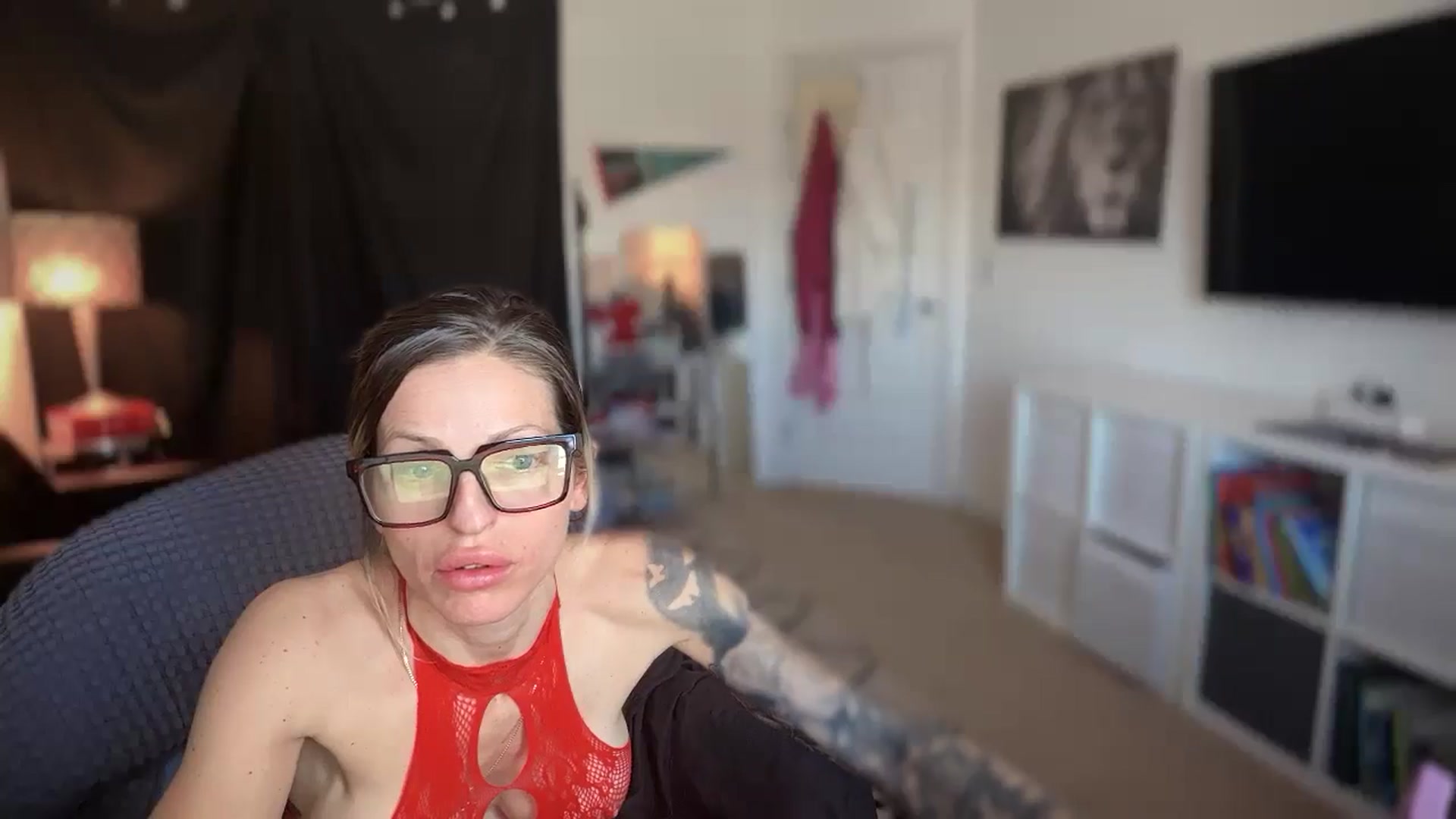 Gallery image thumbnail from HoneyHaus's myfreecams stream on, 12/25/2025, 20:25 image 3 of 20