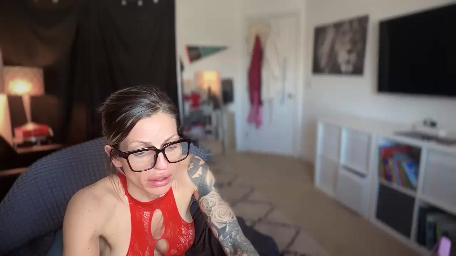Gallery image thumbnail from HoneyHaus's myfreecams stream on, 12/25/2025, 20:25 image 19 of 20