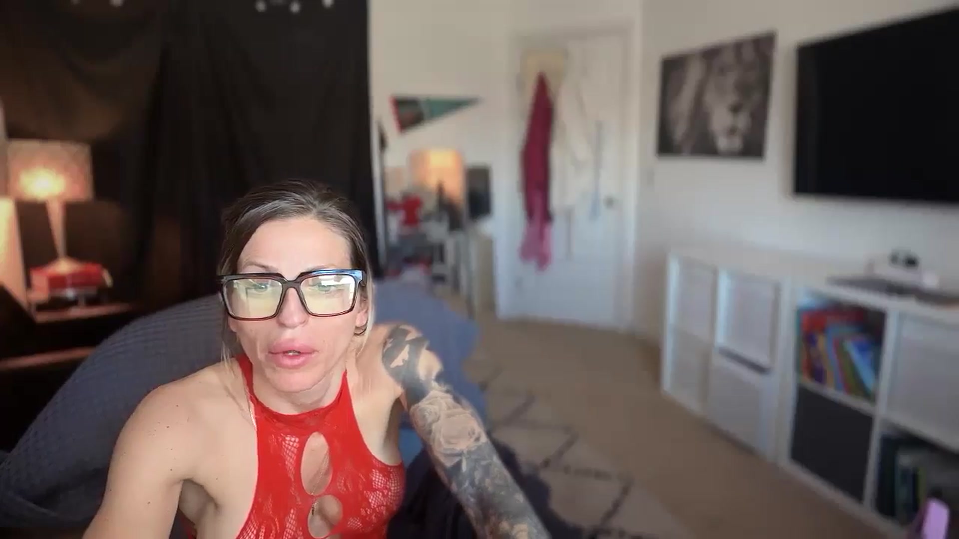 Gallery image thumbnail from HoneyHaus's myfreecams stream on, 12/25/2025, 20:25 image 12 of 20